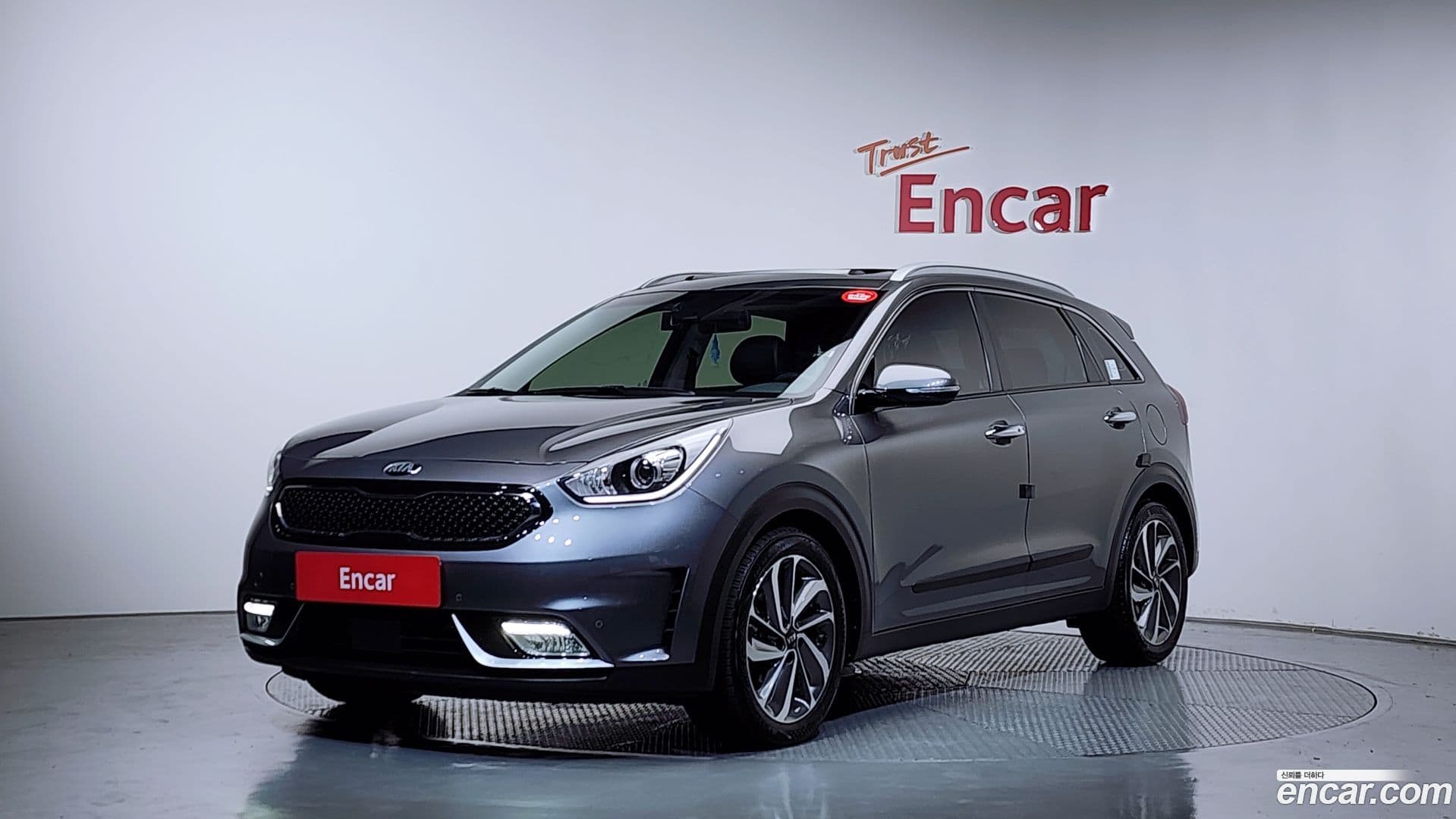 Main__Slider__Photo:Niro Kia 2016.3-0