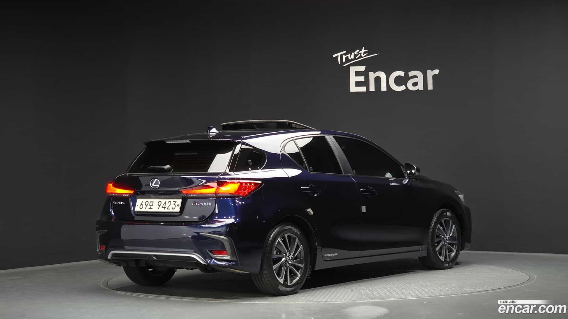 CT200h Lexus 2018.9-OUTER-002