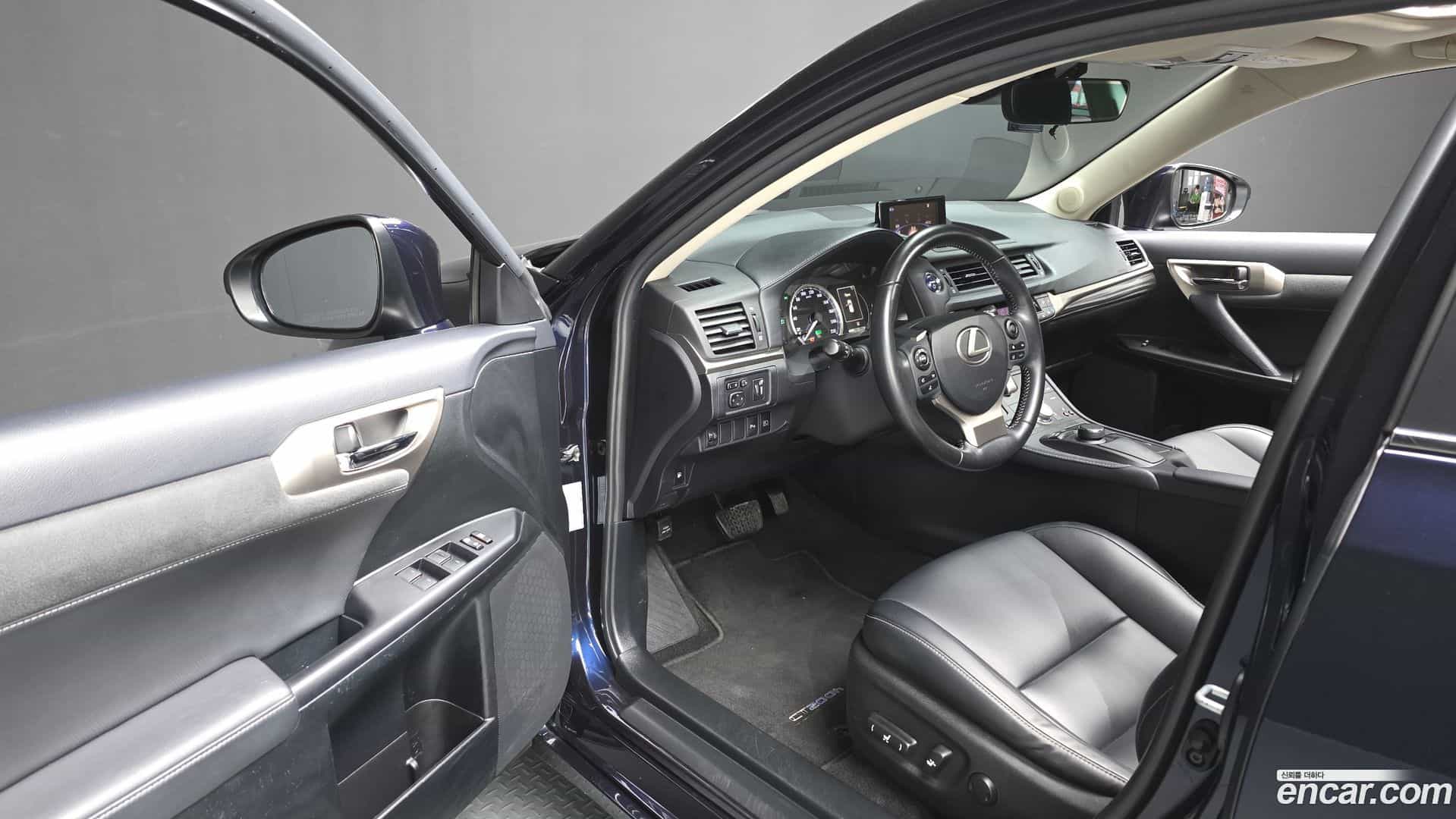 CT200h Lexus 2018.9-INNER-010