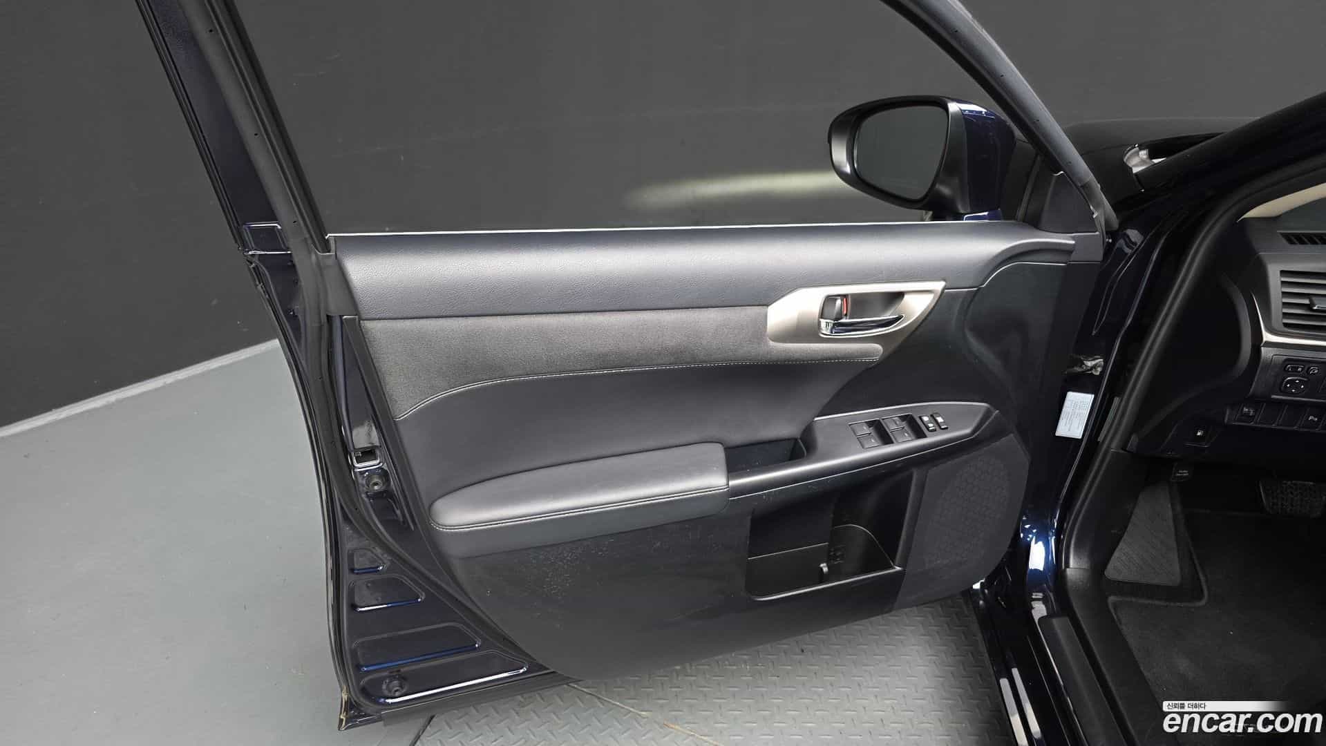 CT200h Lexus 2018.9-INNER-034