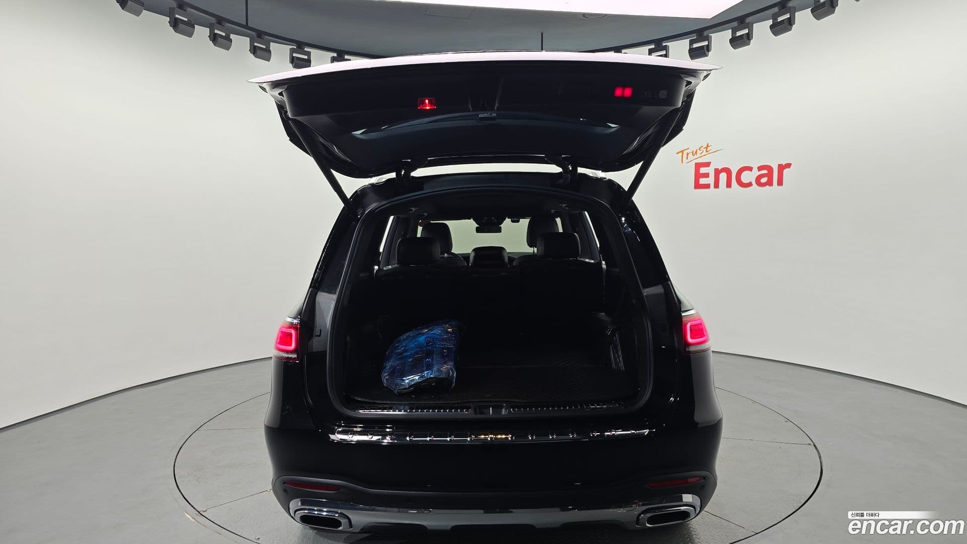 Main__Slider__Photo:GLS-Class Mercedes-Benz 2022.2-18
