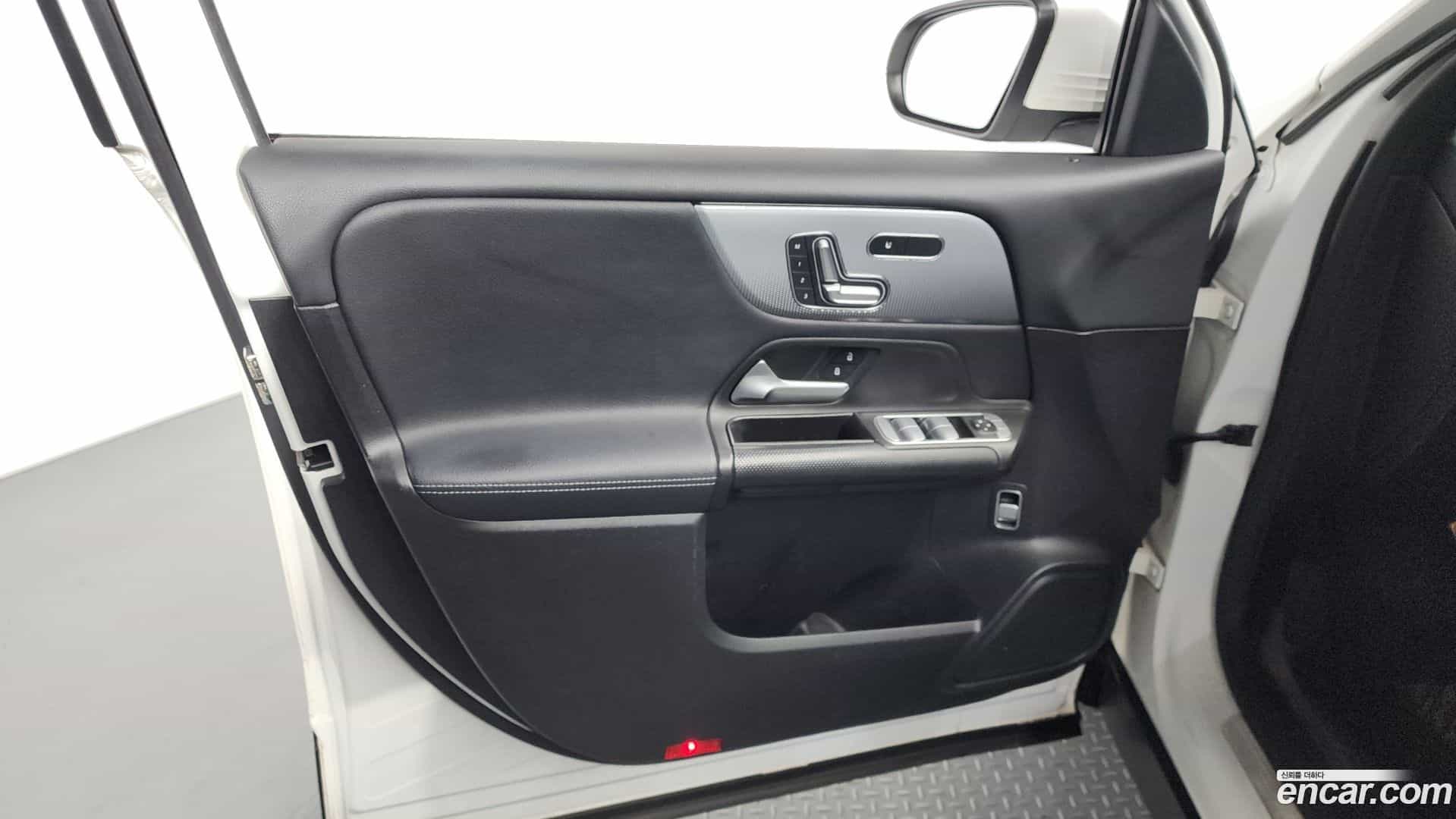 GLB-Class Mercedes-Benz 2021.7-INNER-034