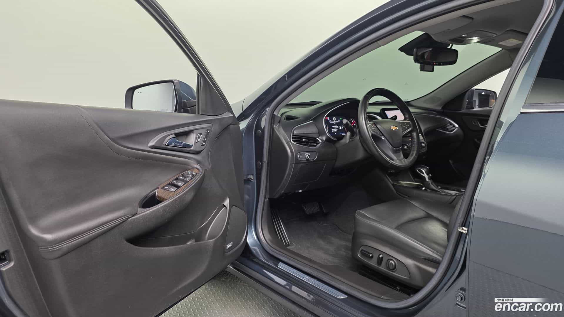 Malibu Chevrolet 2022.3-INNER-010