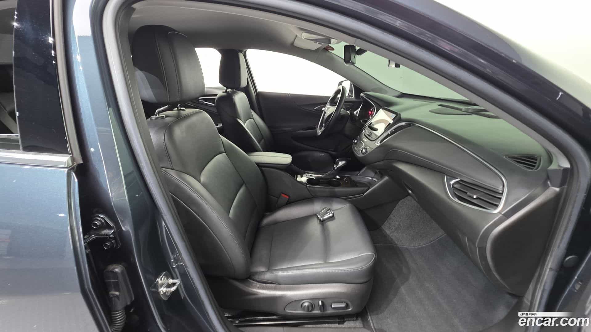 Malibu Chevrolet 2022.3-INNER-036