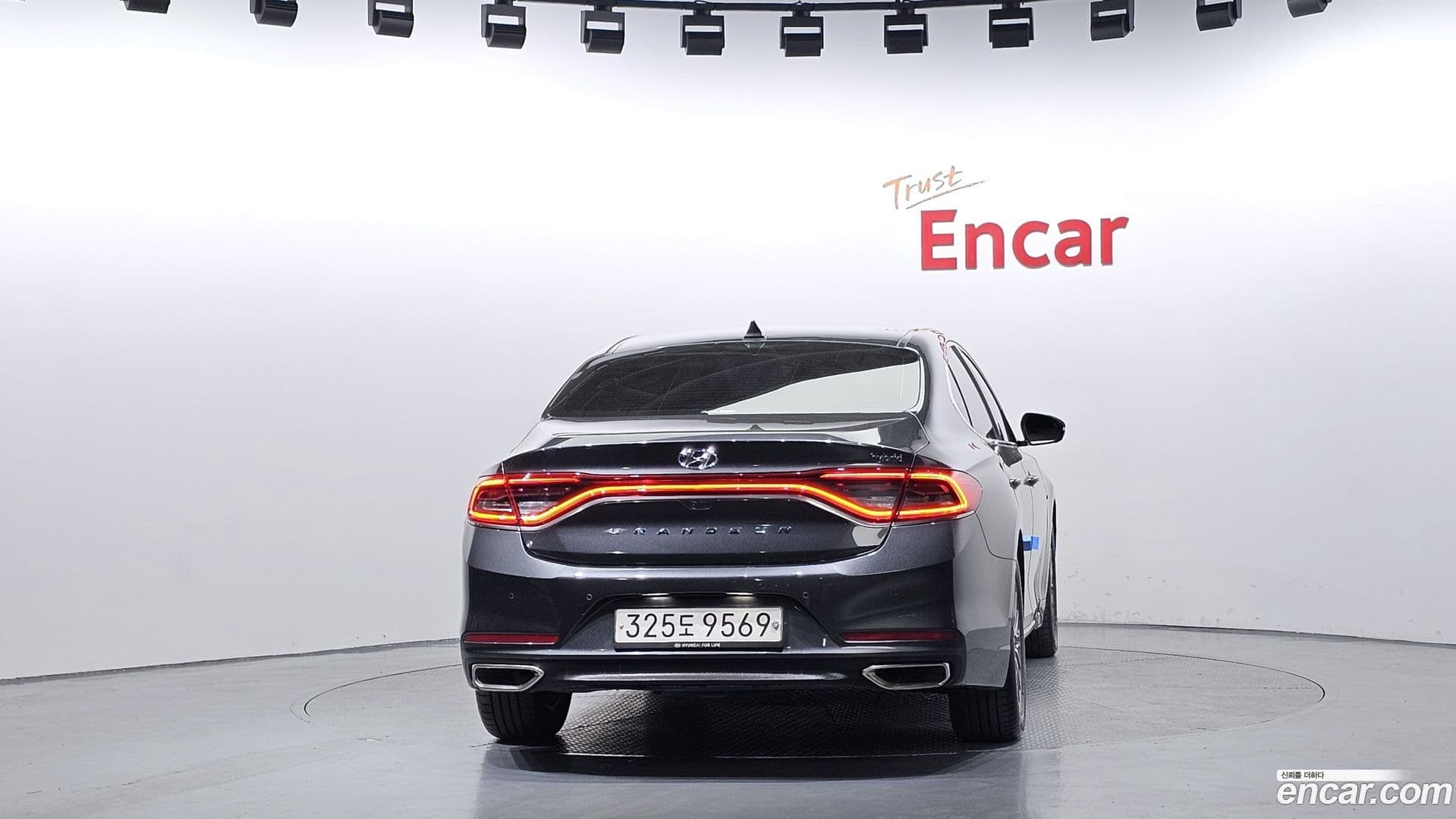 Main__Slider__Photo:Grandeur Hyundai 2019.9-3