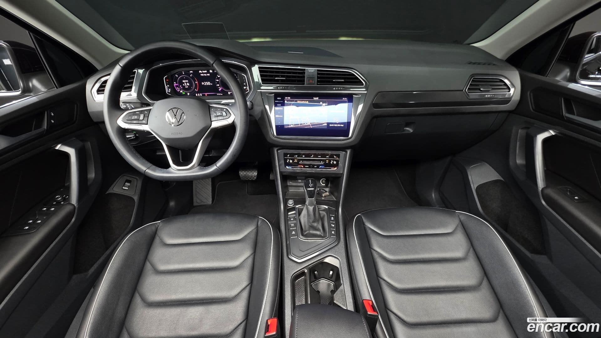Main__Slider__Photo:Tiguan Volkswagen 2023.7-6