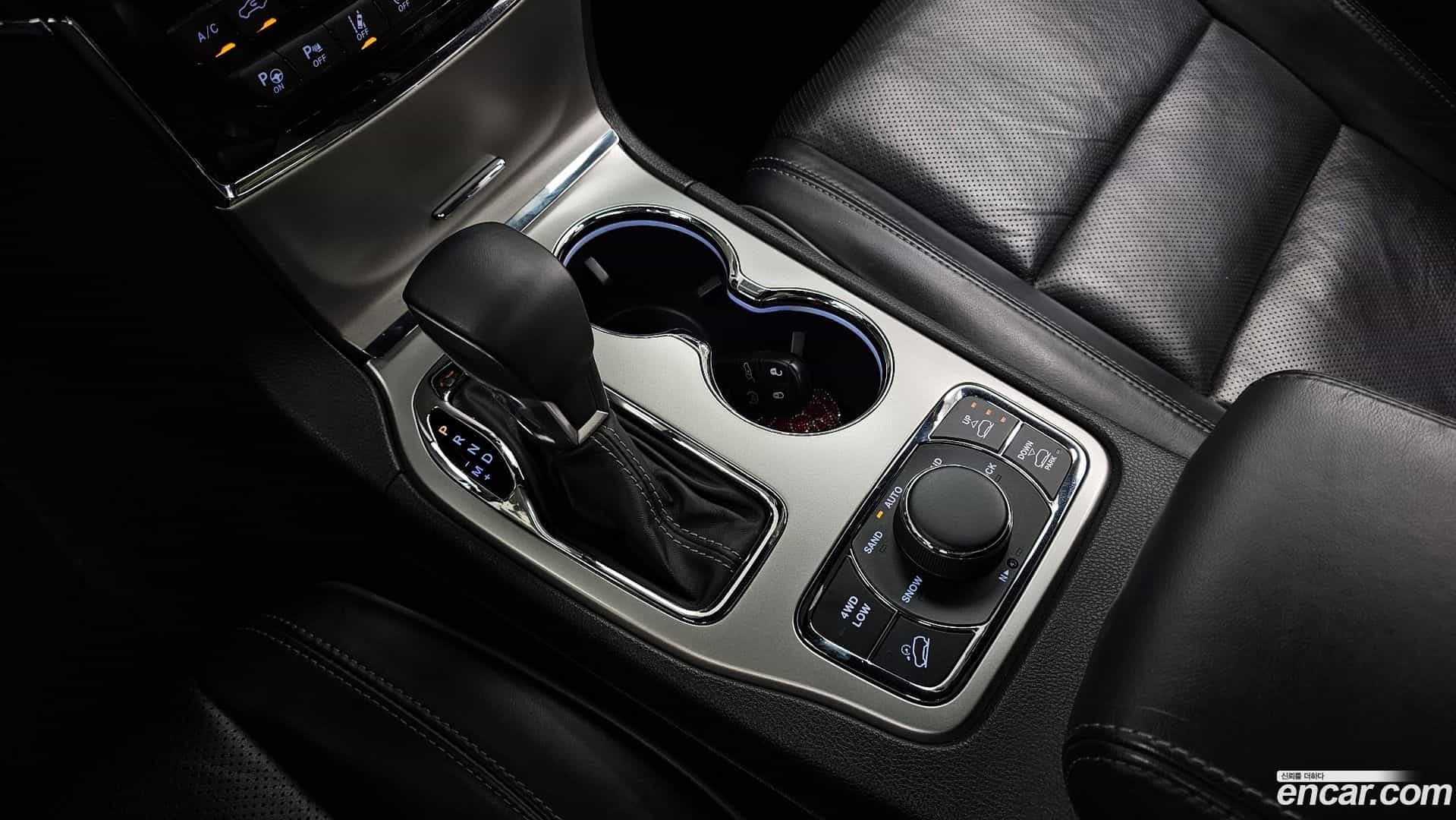 Cherokee Jeep 2019.3-INNER-009