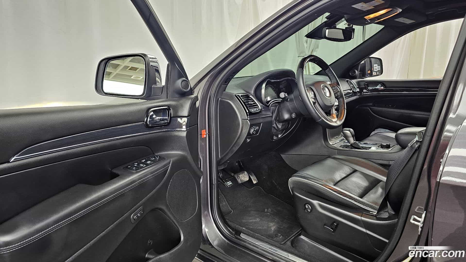 Cherokee Jeep 2019.3-INNER-010