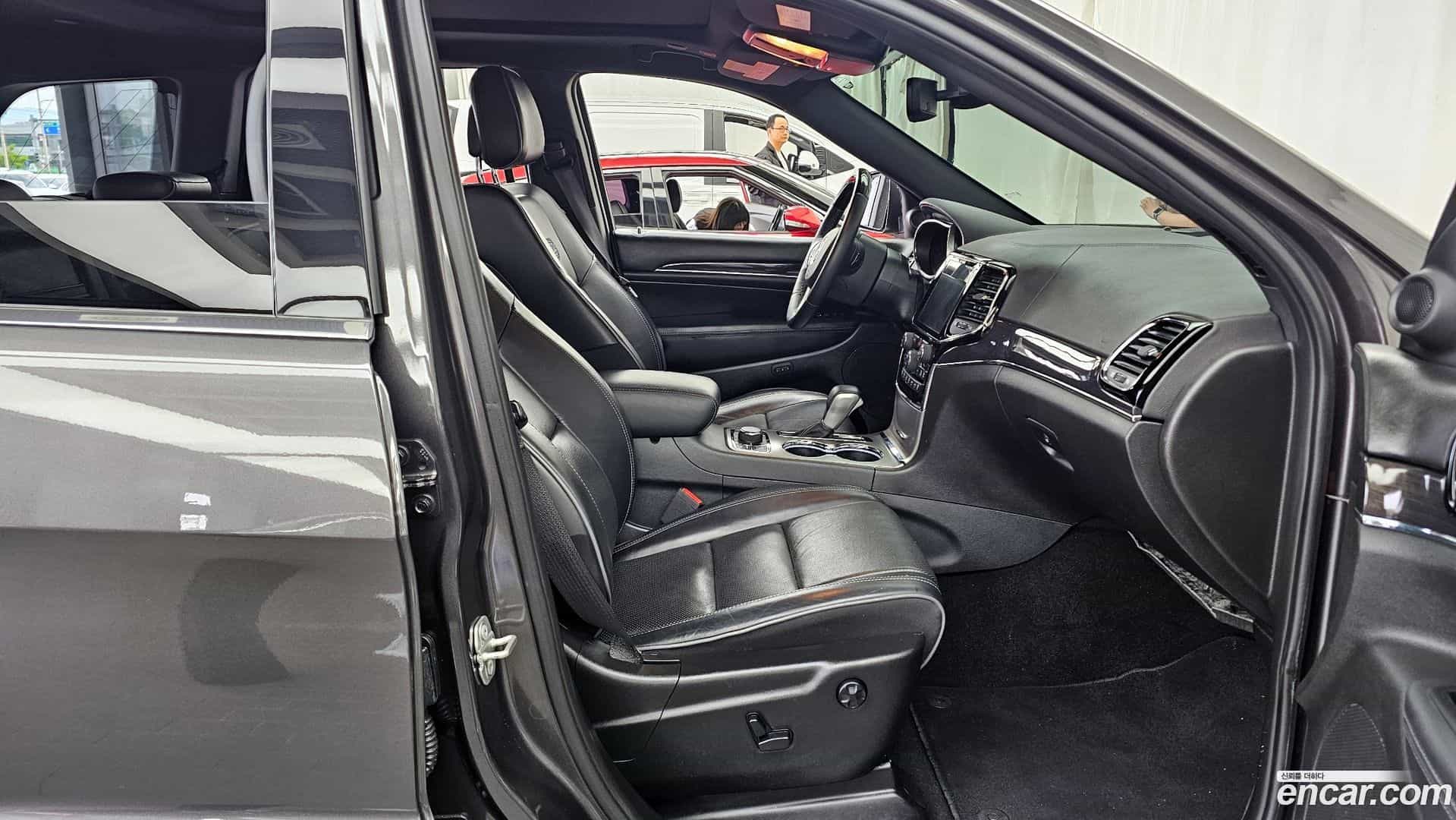 Cherokee Jeep 2019.3-OPTION-015
