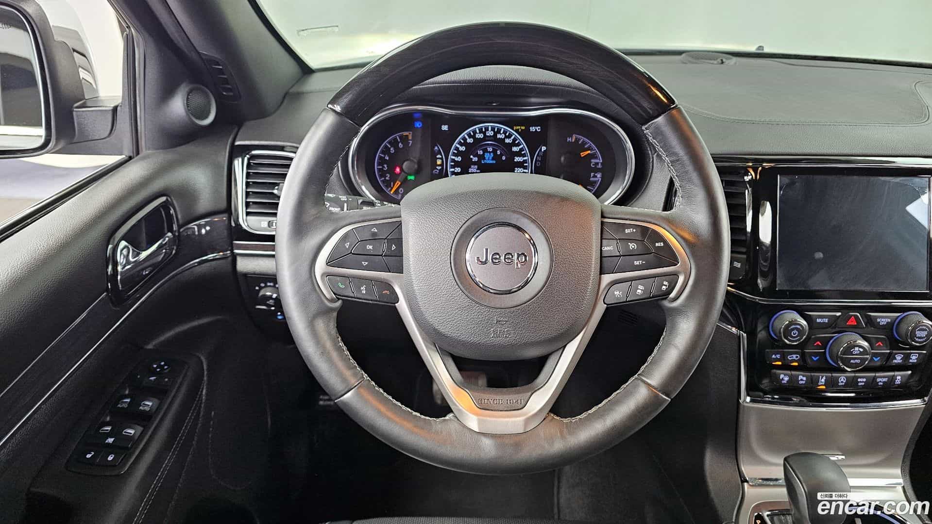 Cherokee Jeep 2019.3-OPTION-017