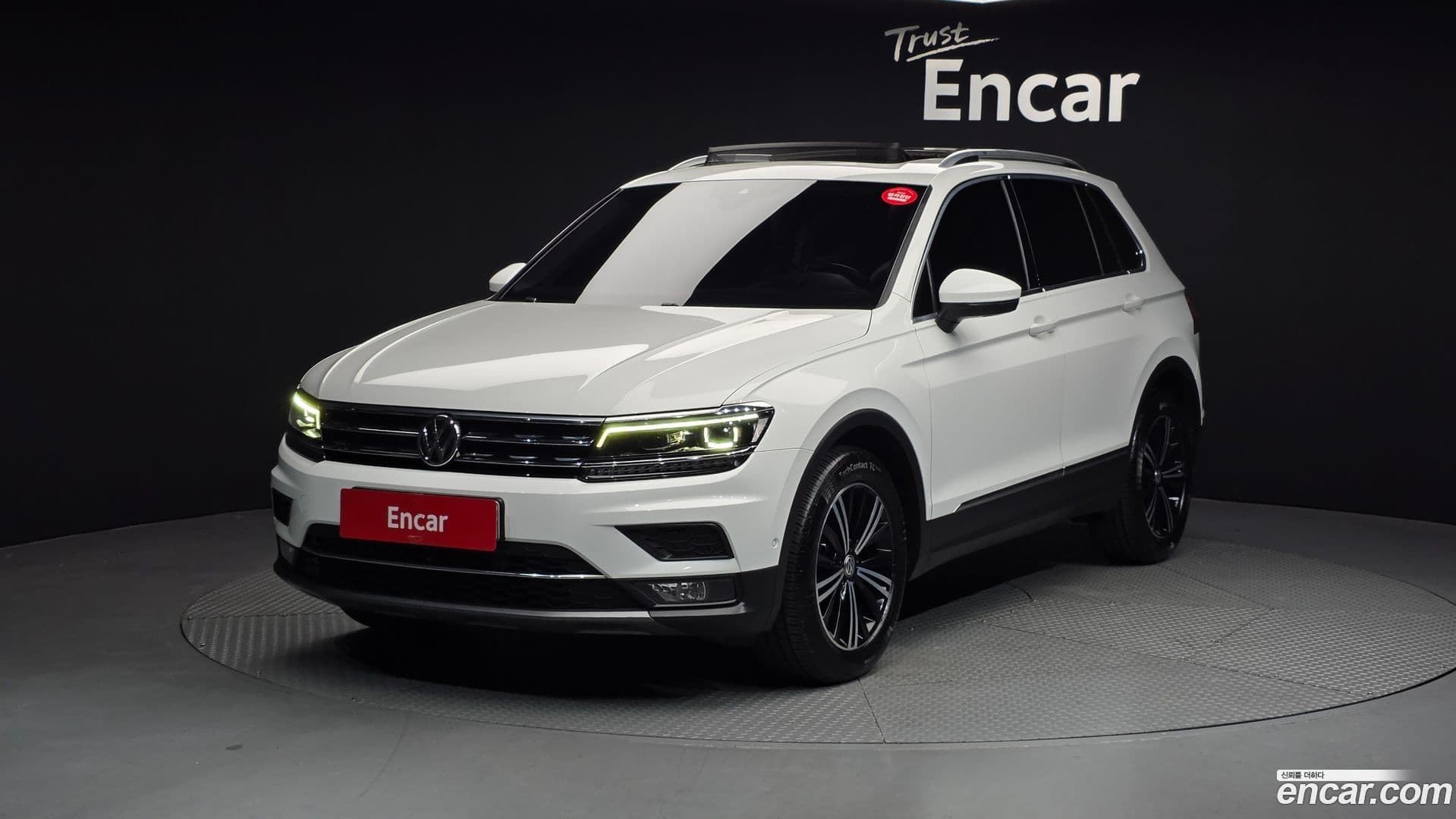 Main__Slider__Photo:Tiguan Volkswagen 2019.10-0