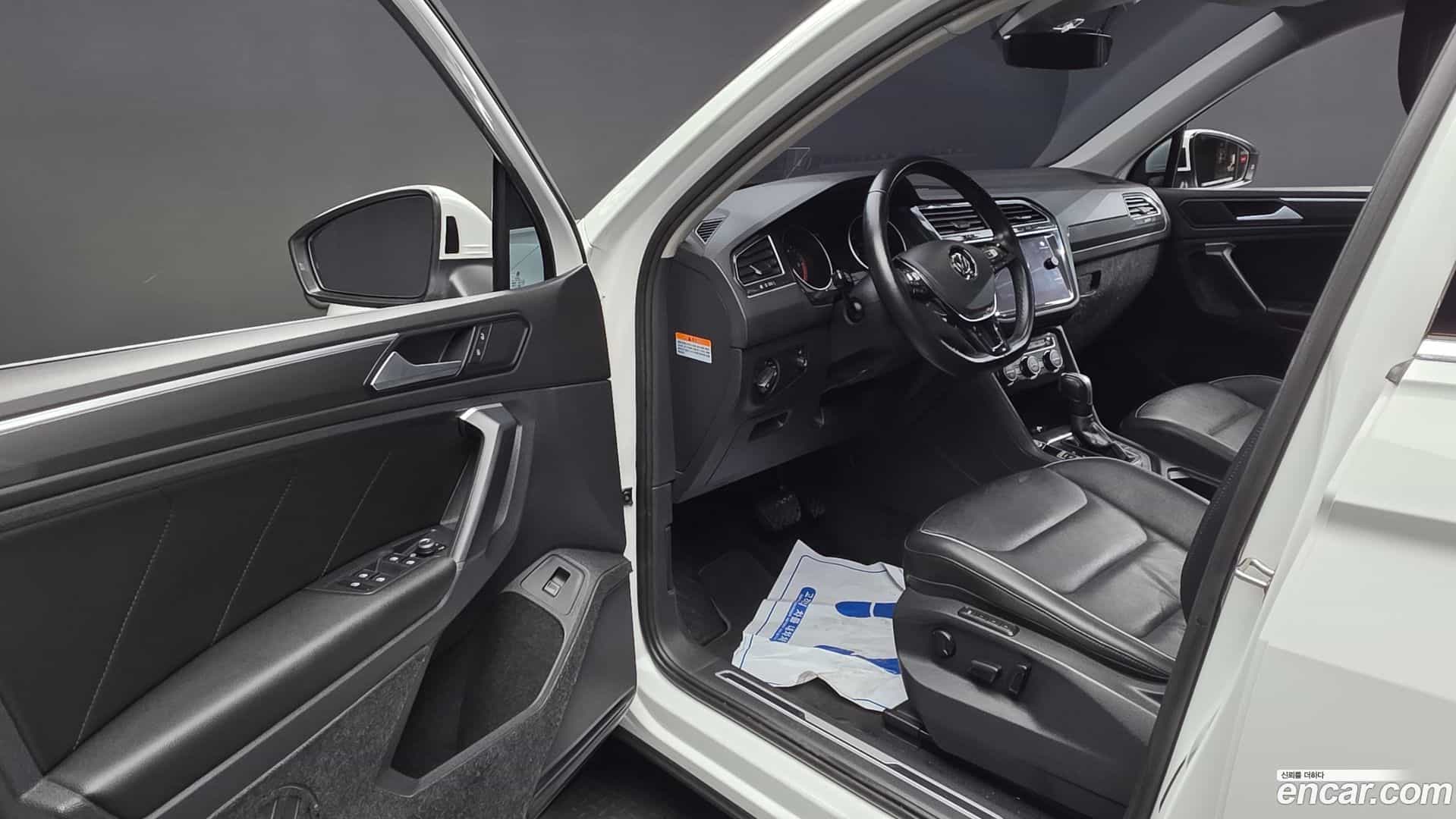 Tiguan Volkswagen 2019.10-INNER-010