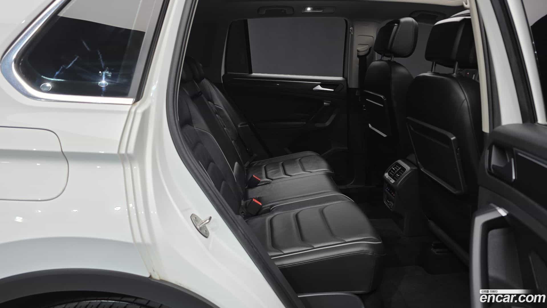 Tiguan Volkswagen 2019.10-OPTION-015