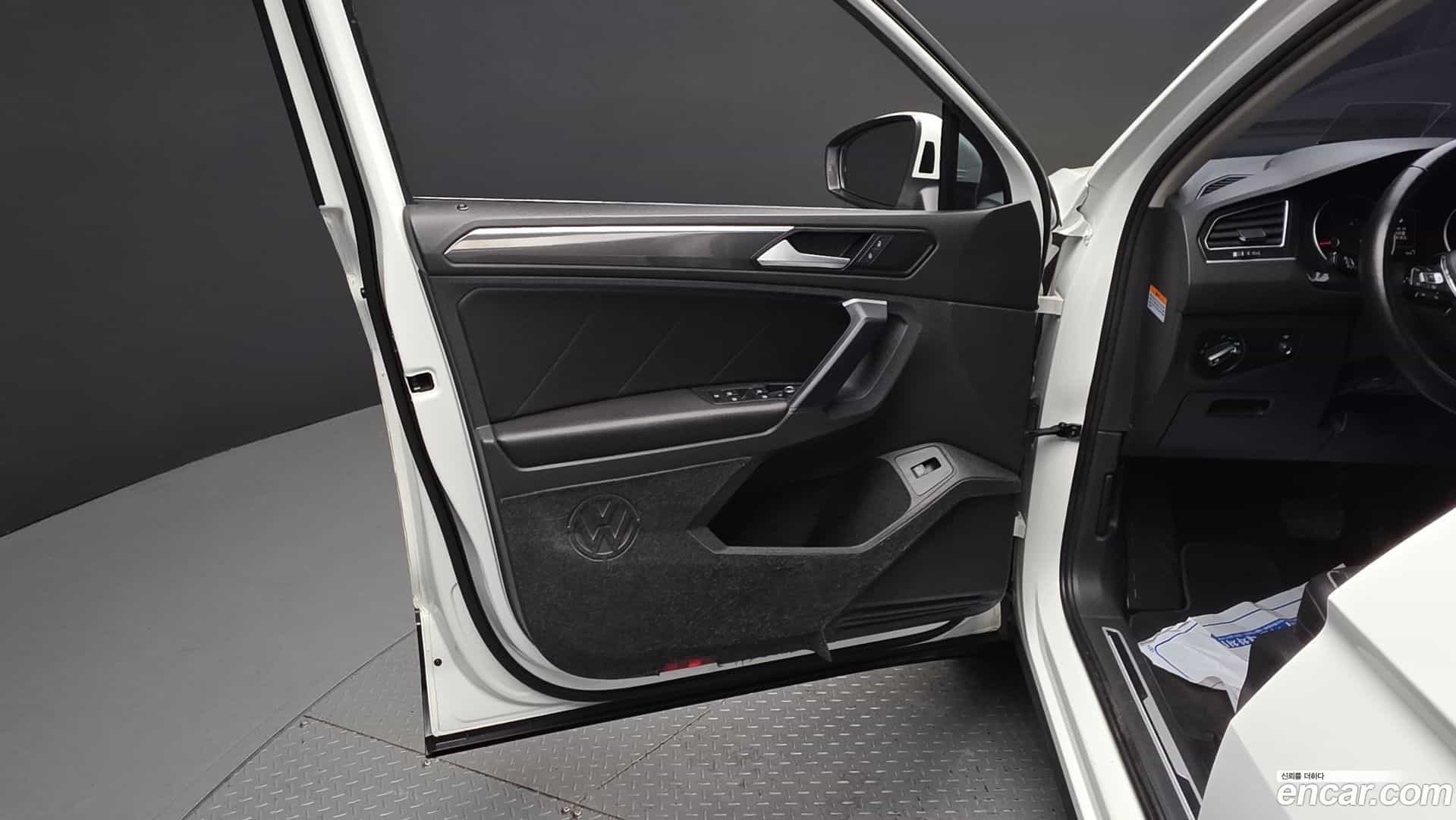 Tiguan Volkswagen 2019.10-INNER-034