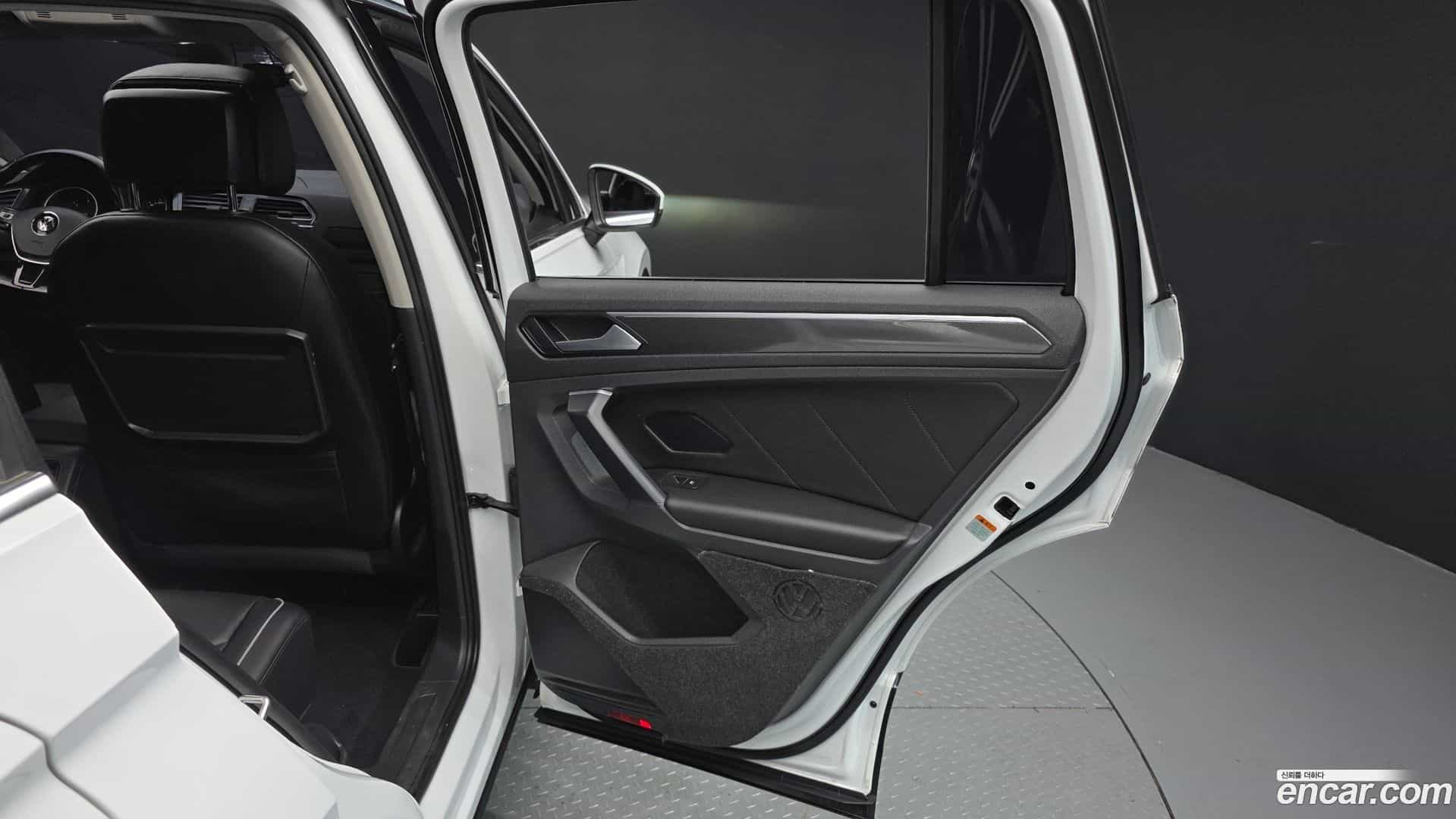 Tiguan Volkswagen 2019.10-INNER-035