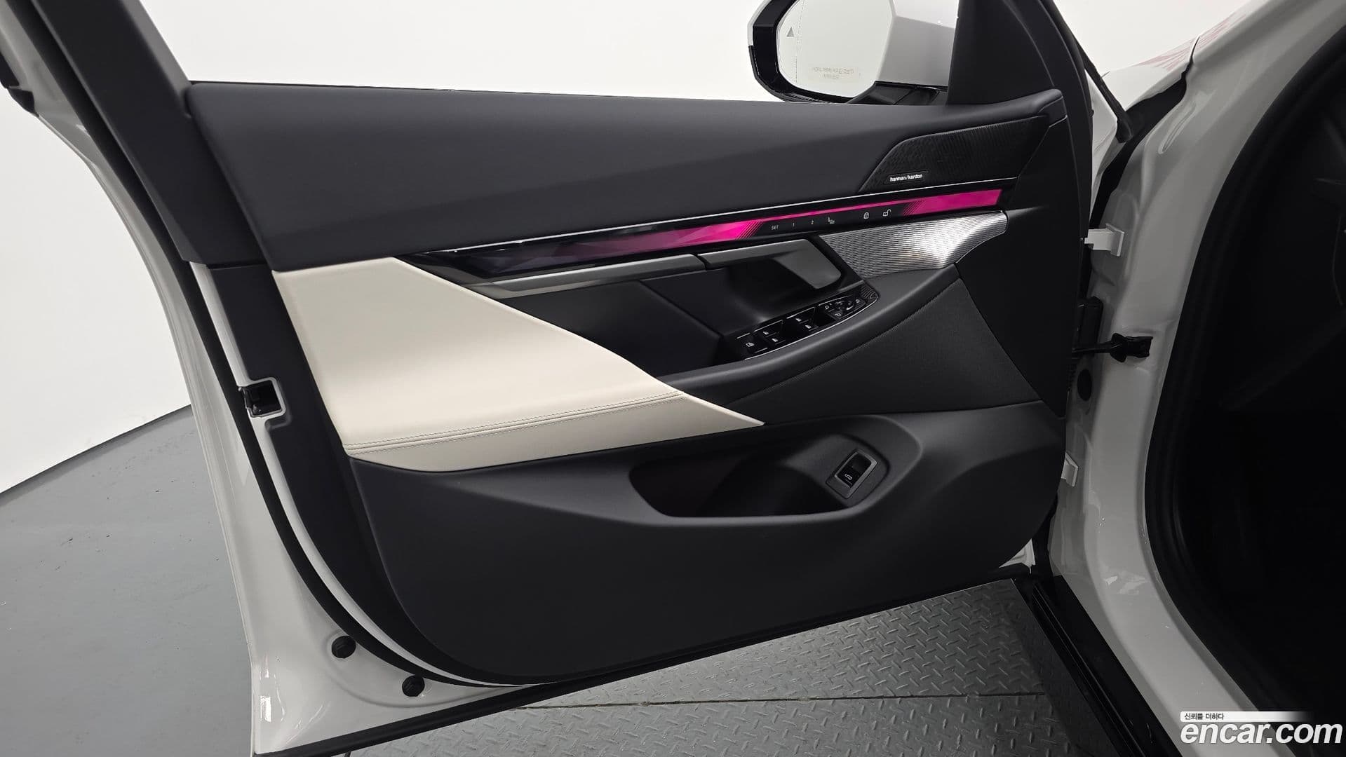 Main__Slider__Photo:5-Series BMW 2025.7-23
