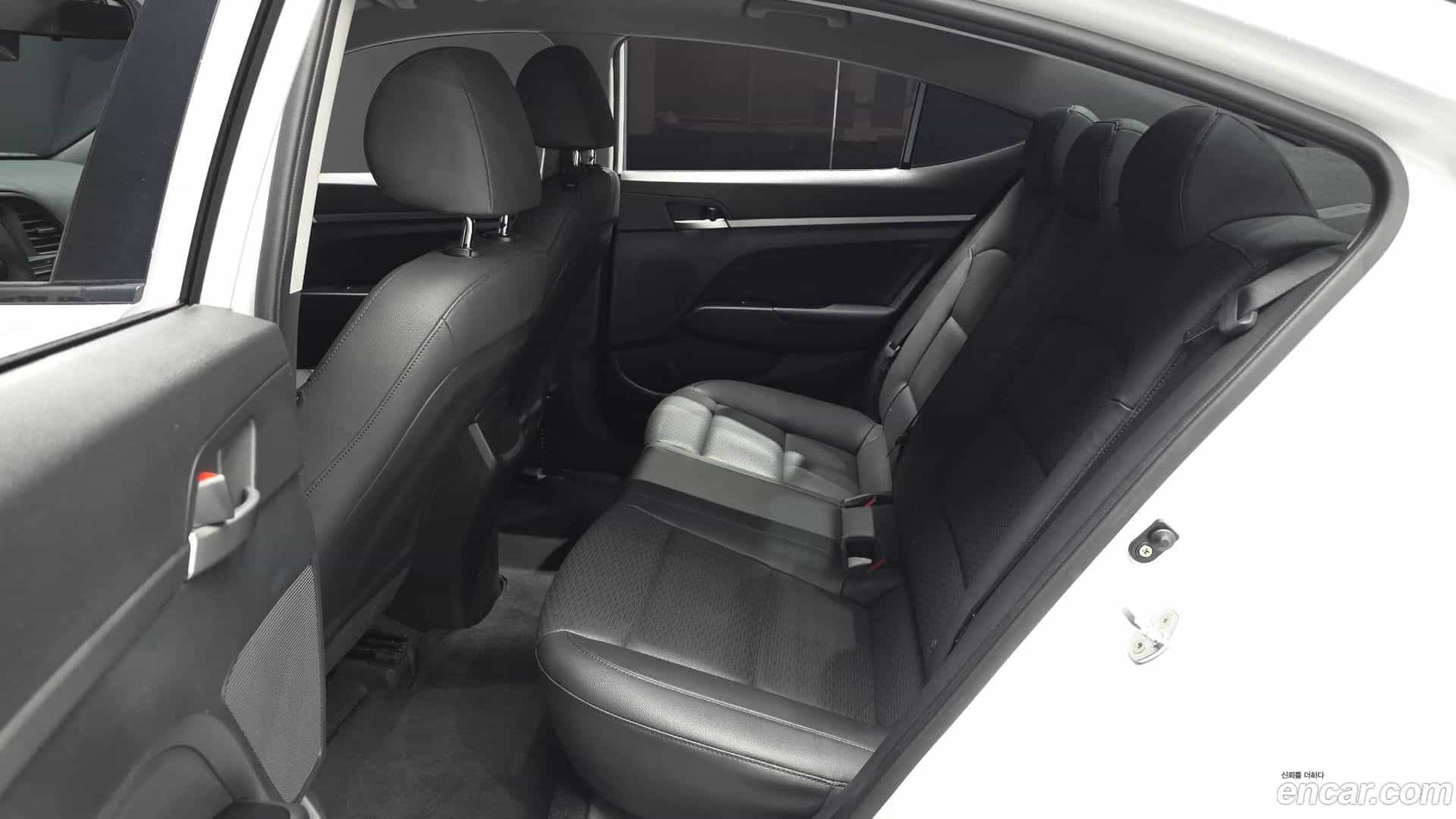 AVANTE Hyundai 2019.3-OPTION-016