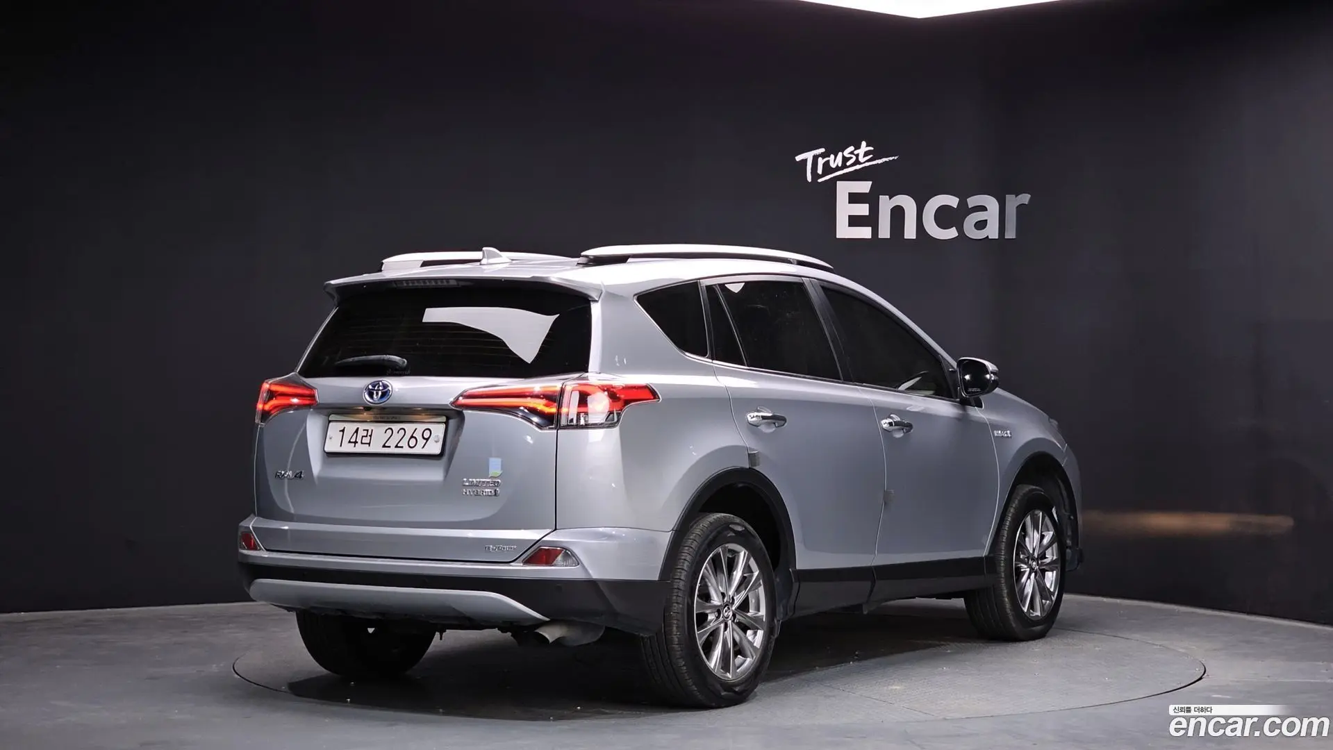 Main__Slider__Photo:RAV4 Toyota 2018.10-1