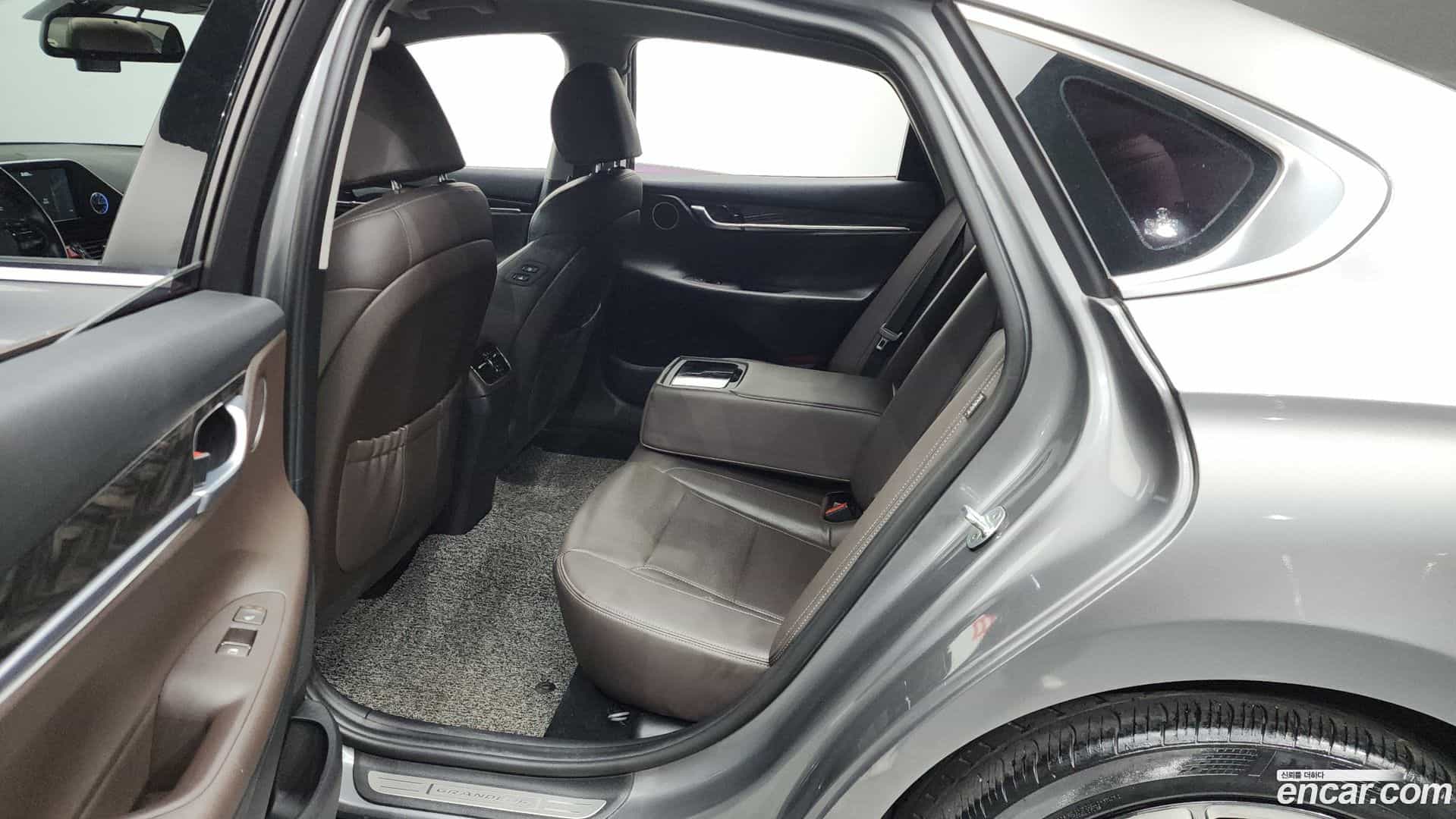 Grandeur Hyundai 2017.7-OPTION-016