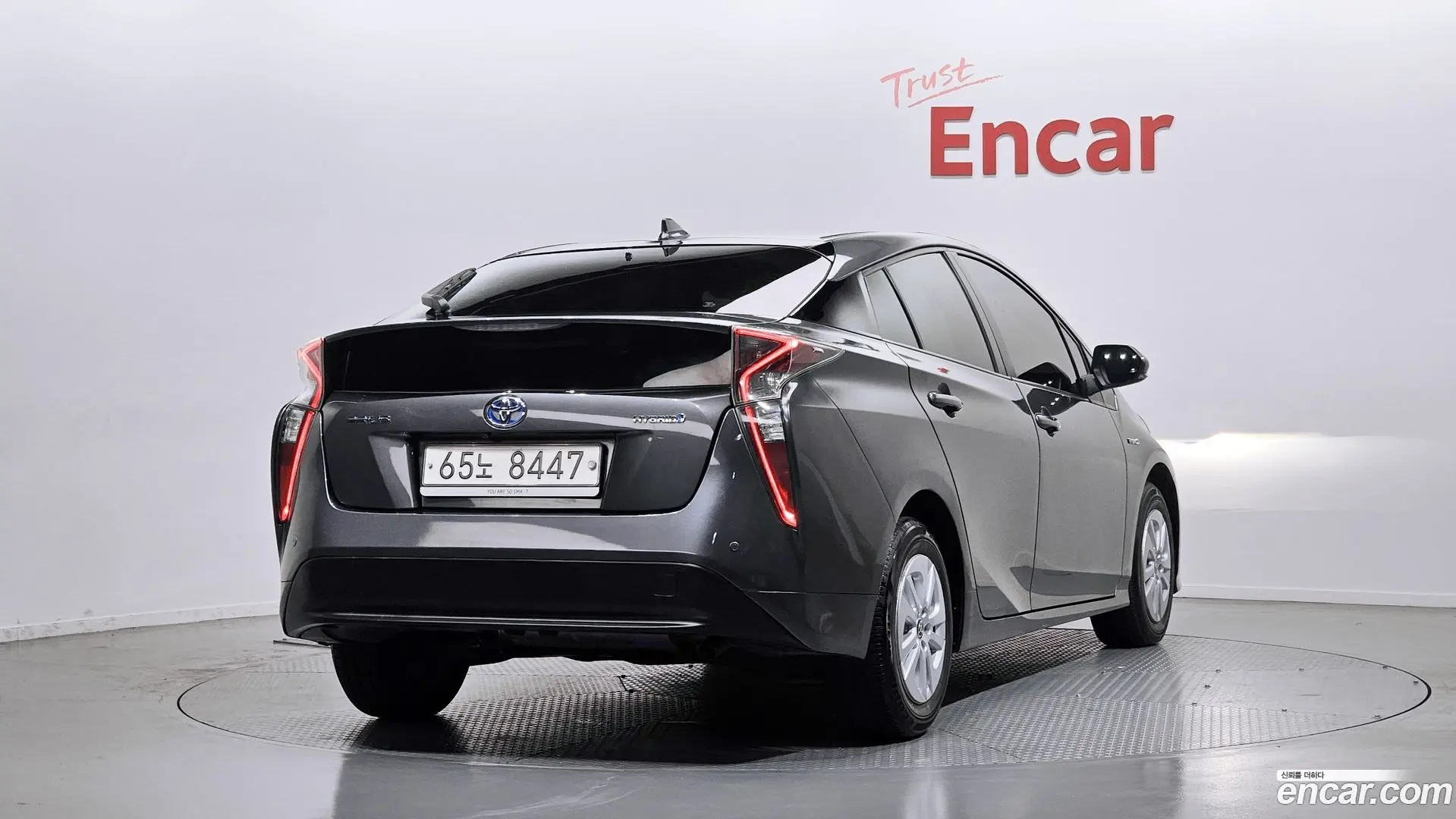 Main__Slider__Photo:Prius Toyota 2017.8-1