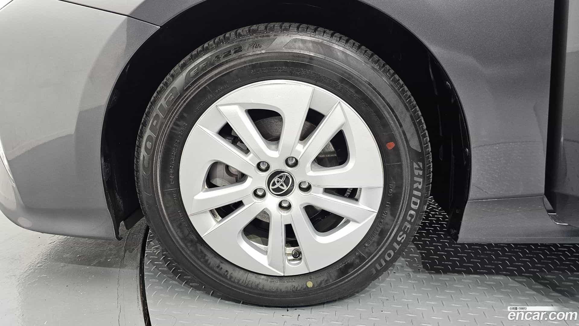 Prius Toyota 2017.8-OUTER-005