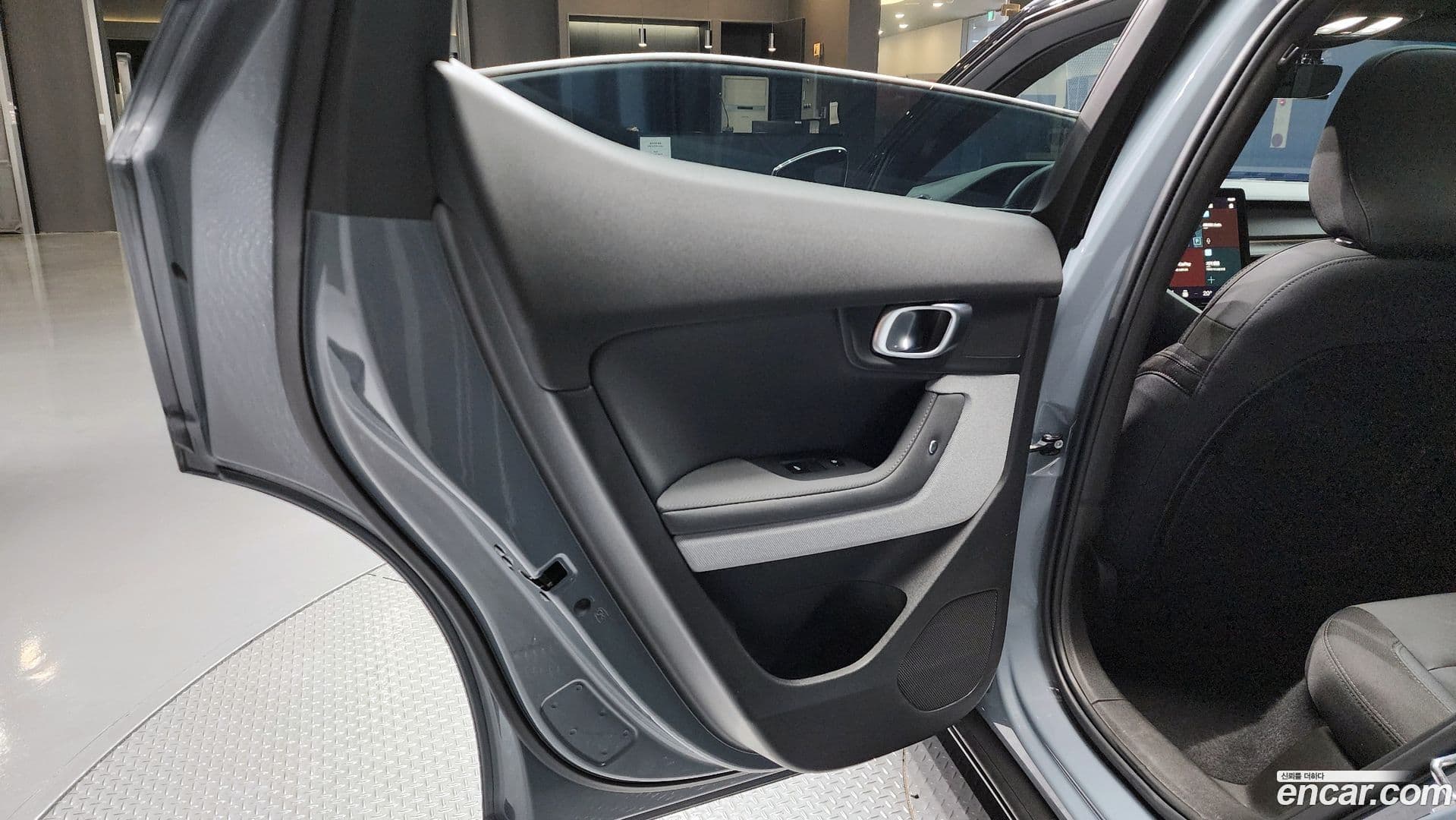 Main__Slider__Photo:Polestar 2 Polestar 2022.2-24