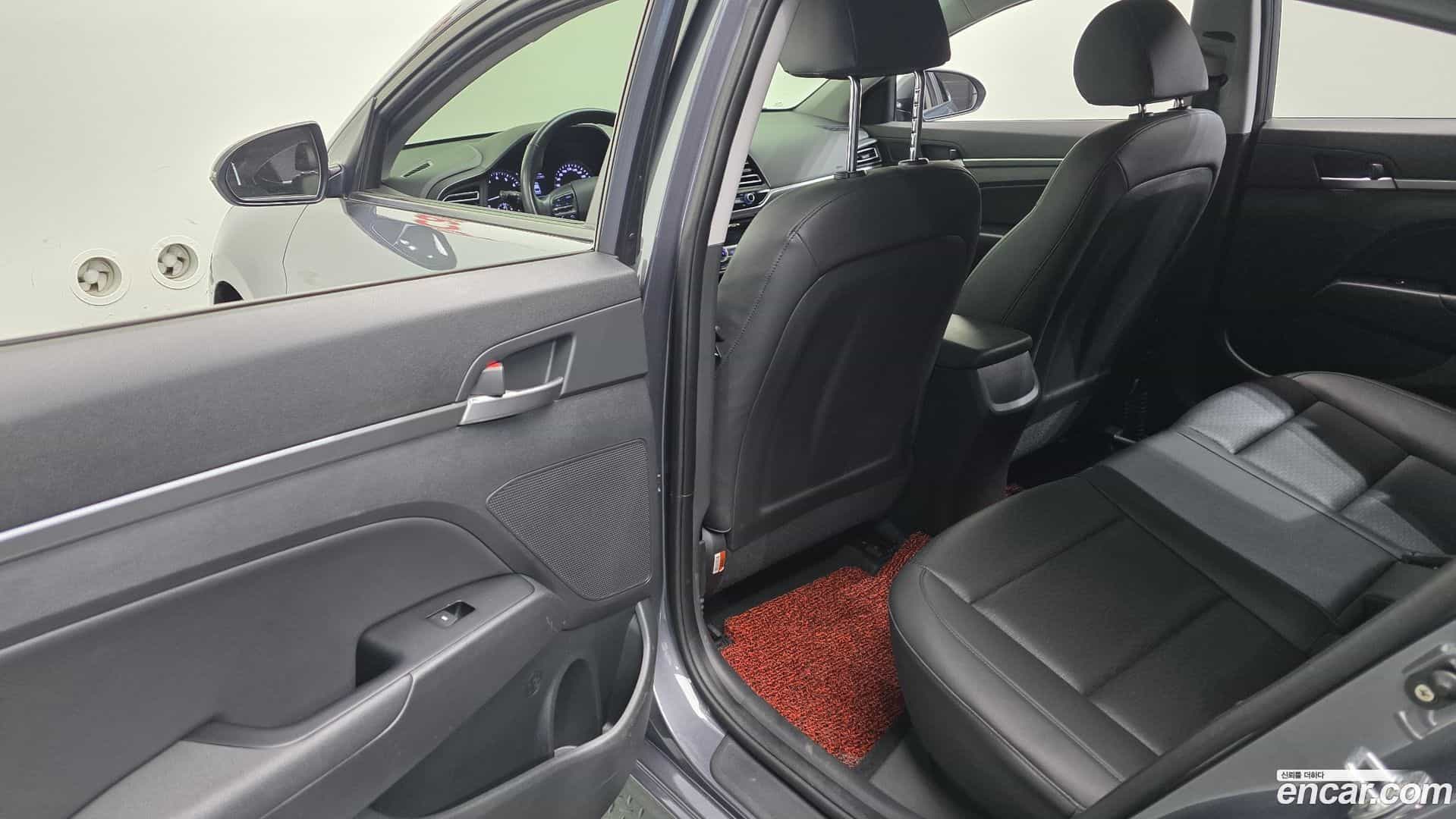 AVANTE Hyundai 2019.0-OPTION-024