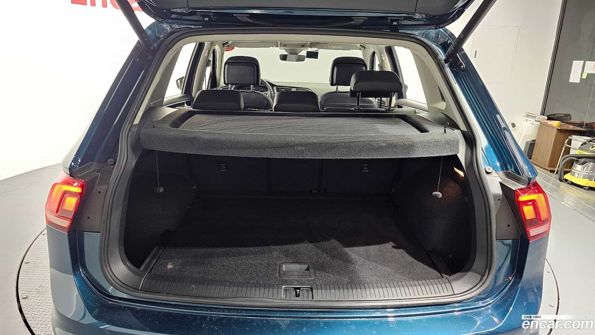 Tiguan Volkswagen 2021.10-OPTION-024