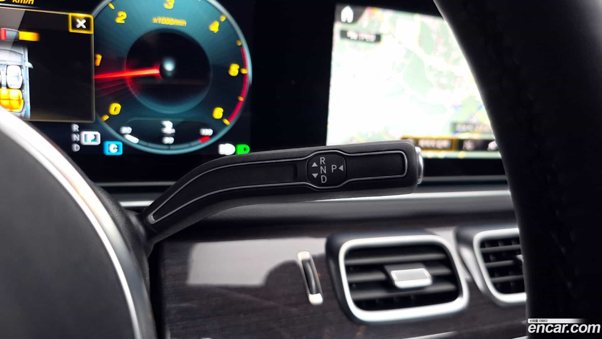 GLE-Class Mercedes-Benz 2022.8-INNER-009