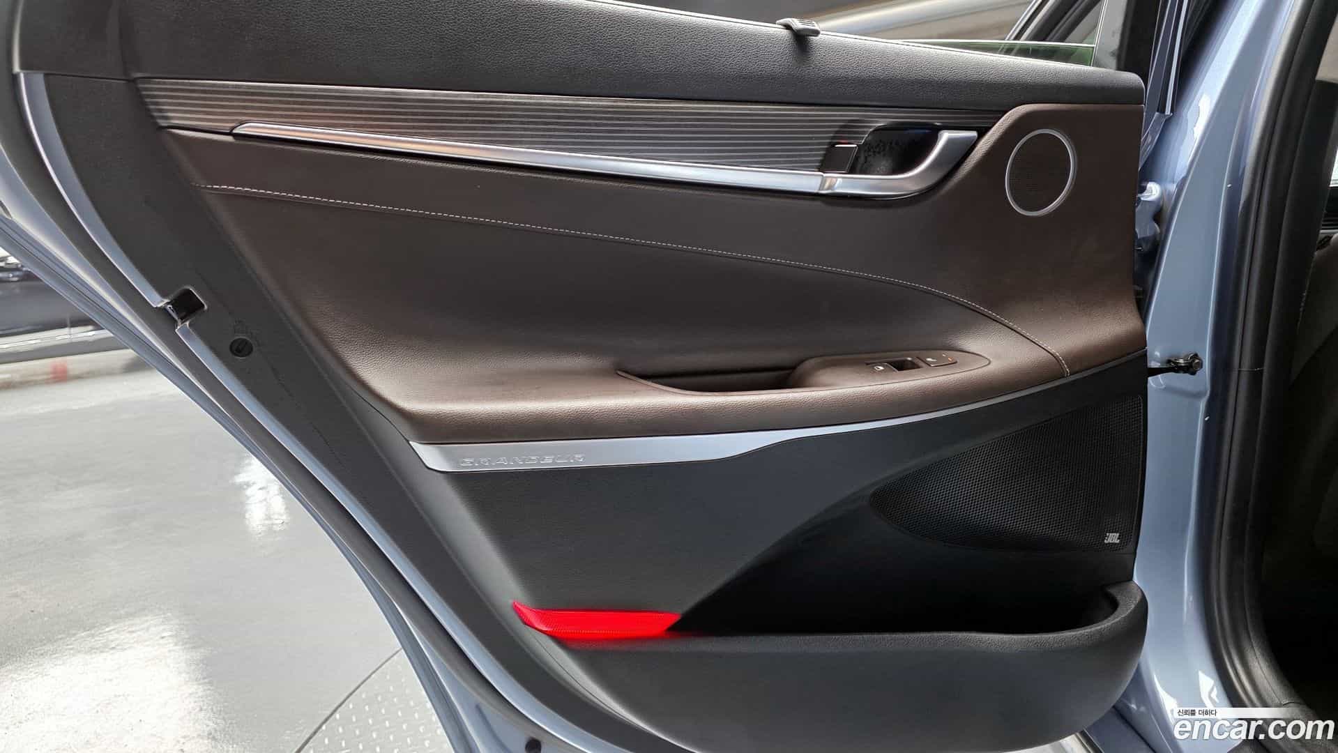 Grandeur Hyundai 2018.0-INNER-035