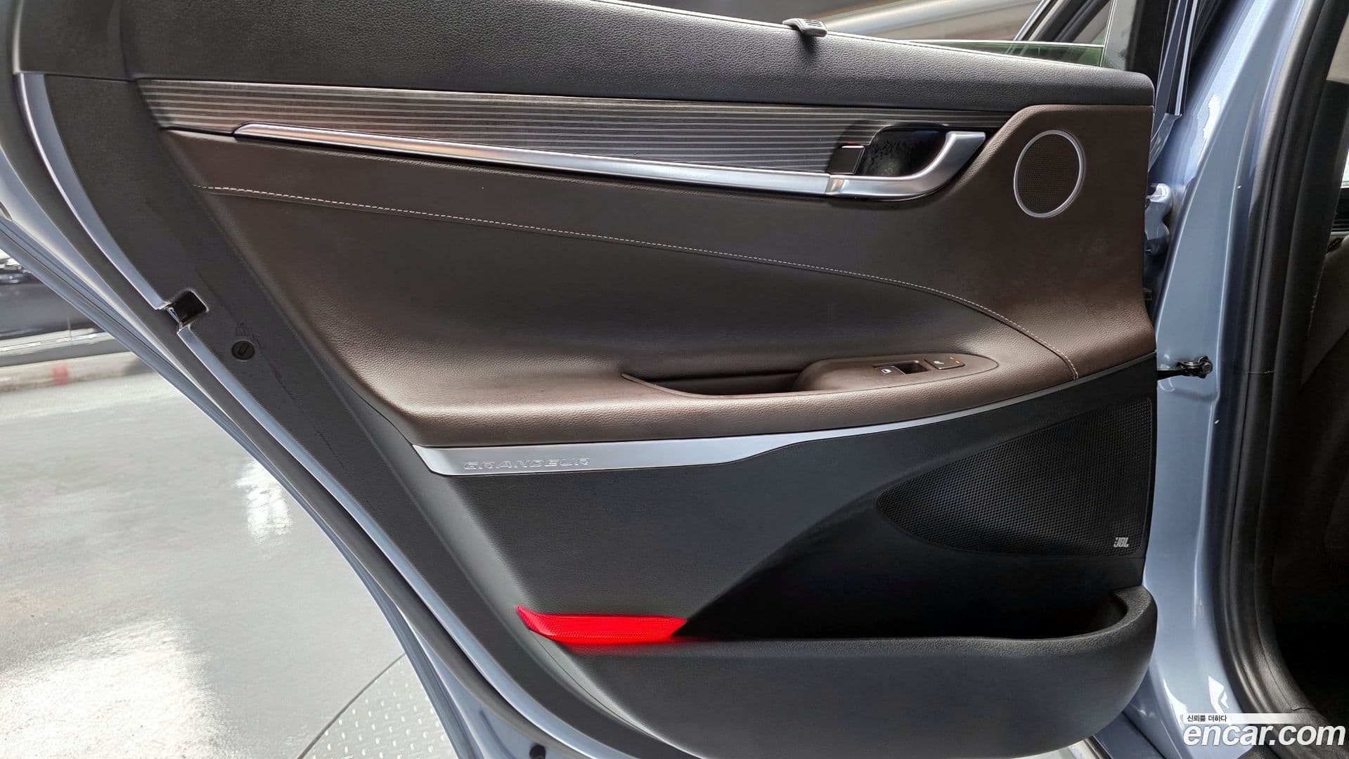 Main__Slider__Photo:Grandeur Hyundai 2018.0-24