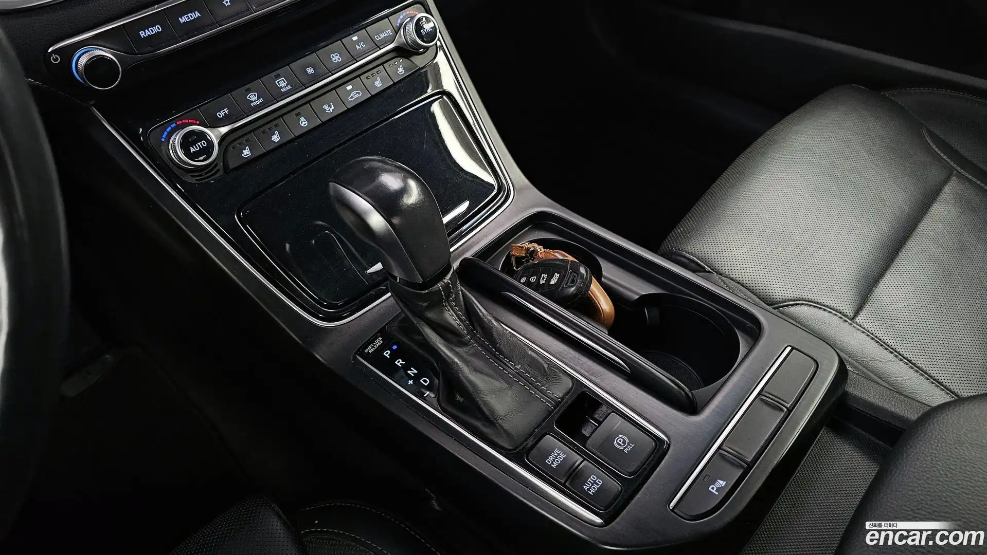Grandeur Hyundai 2017.2-INNER-009