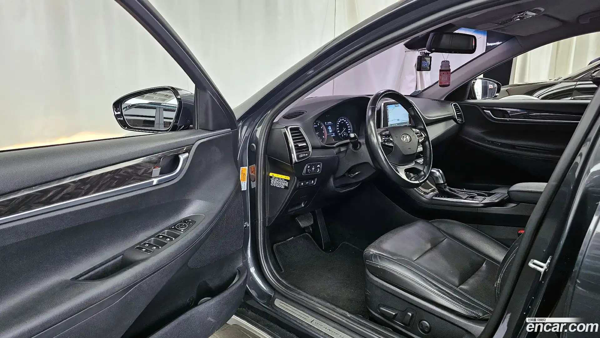 Grandeur Hyundai 2017.2-INNER-010