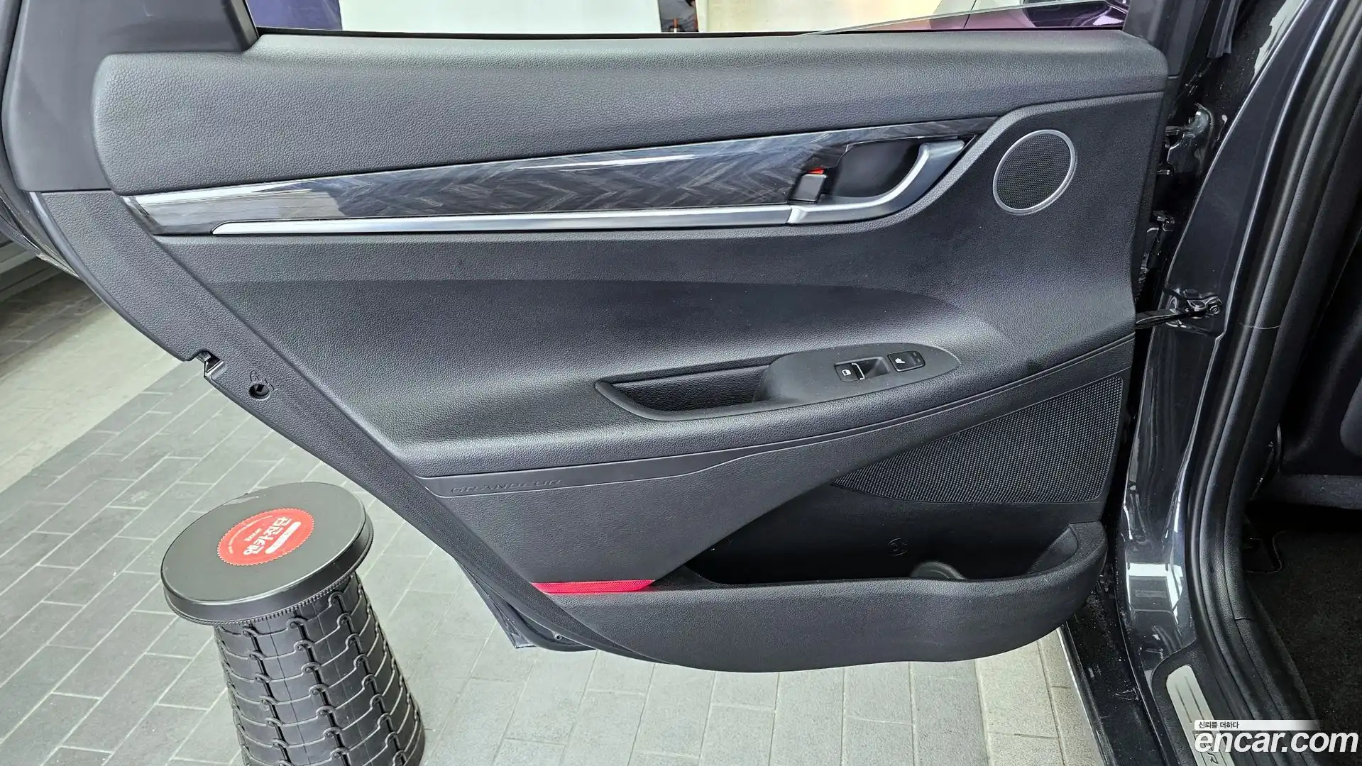 Grandeur Hyundai 2017.2-INNER-035