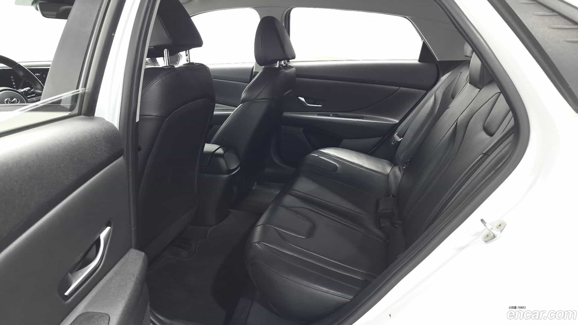 AVANTE Hyundai 2021.6-OPTION-016