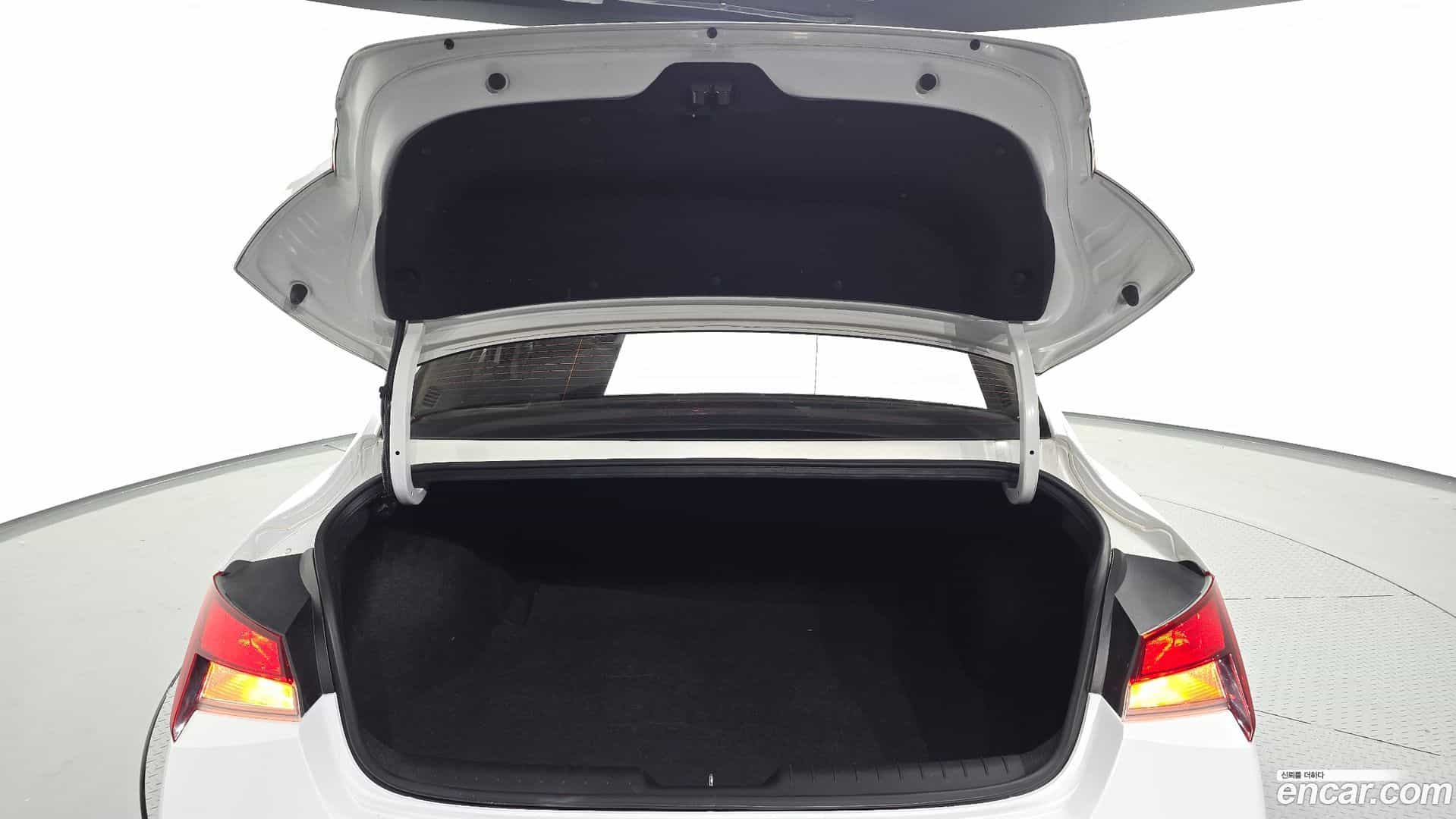 AVANTE Hyundai 2021.6-OPTION-024