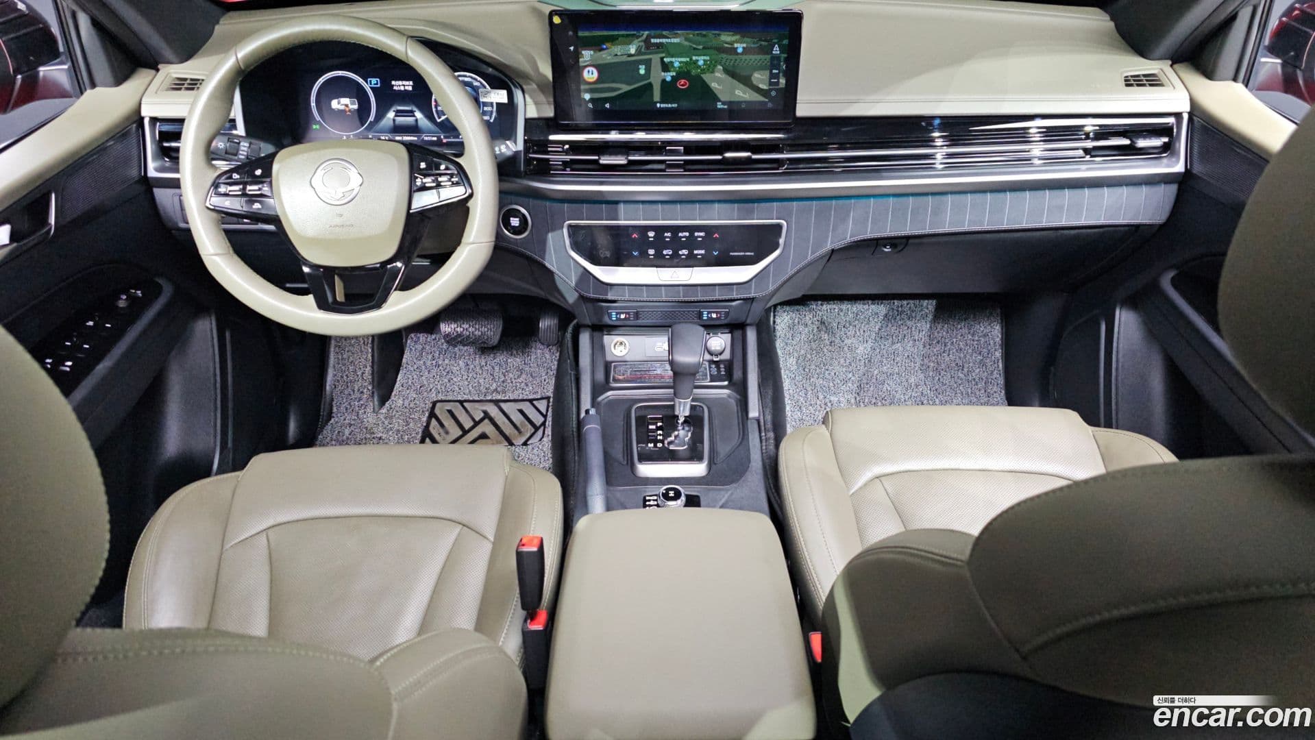 Main__Slider__Photo:Rexton KG Mobility 2024.5-6