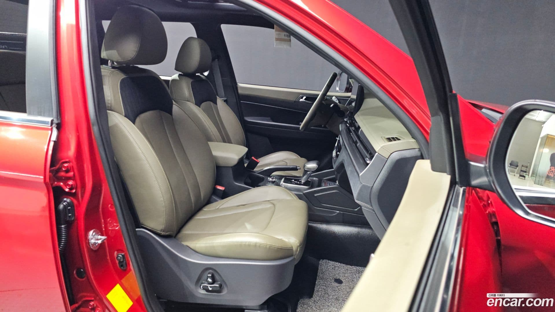 Main__Slider__Photo:Rexton KG Mobility 2024.5-10