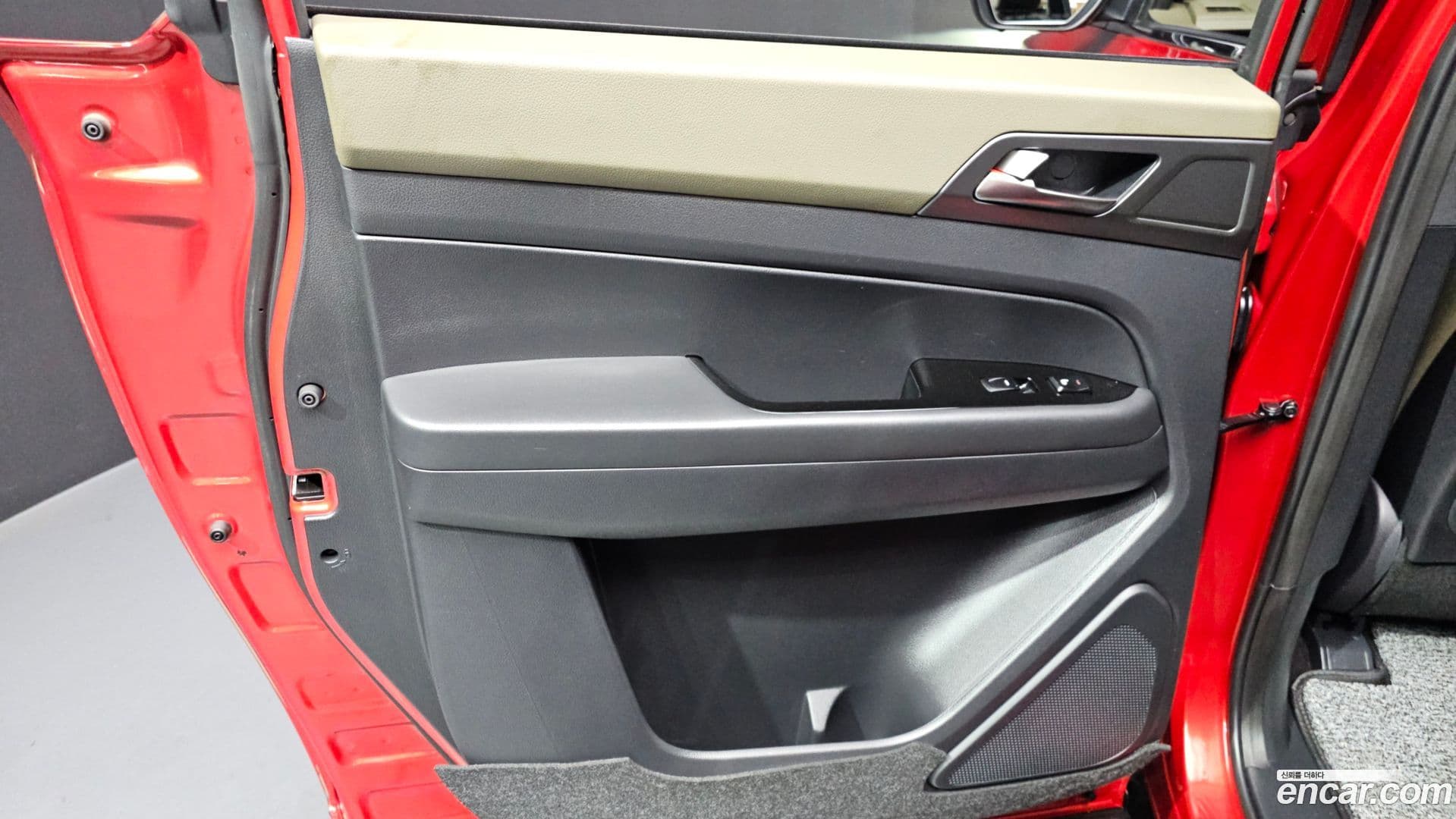 Main__Slider__Photo:Rexton KG Mobility 2024.5-24