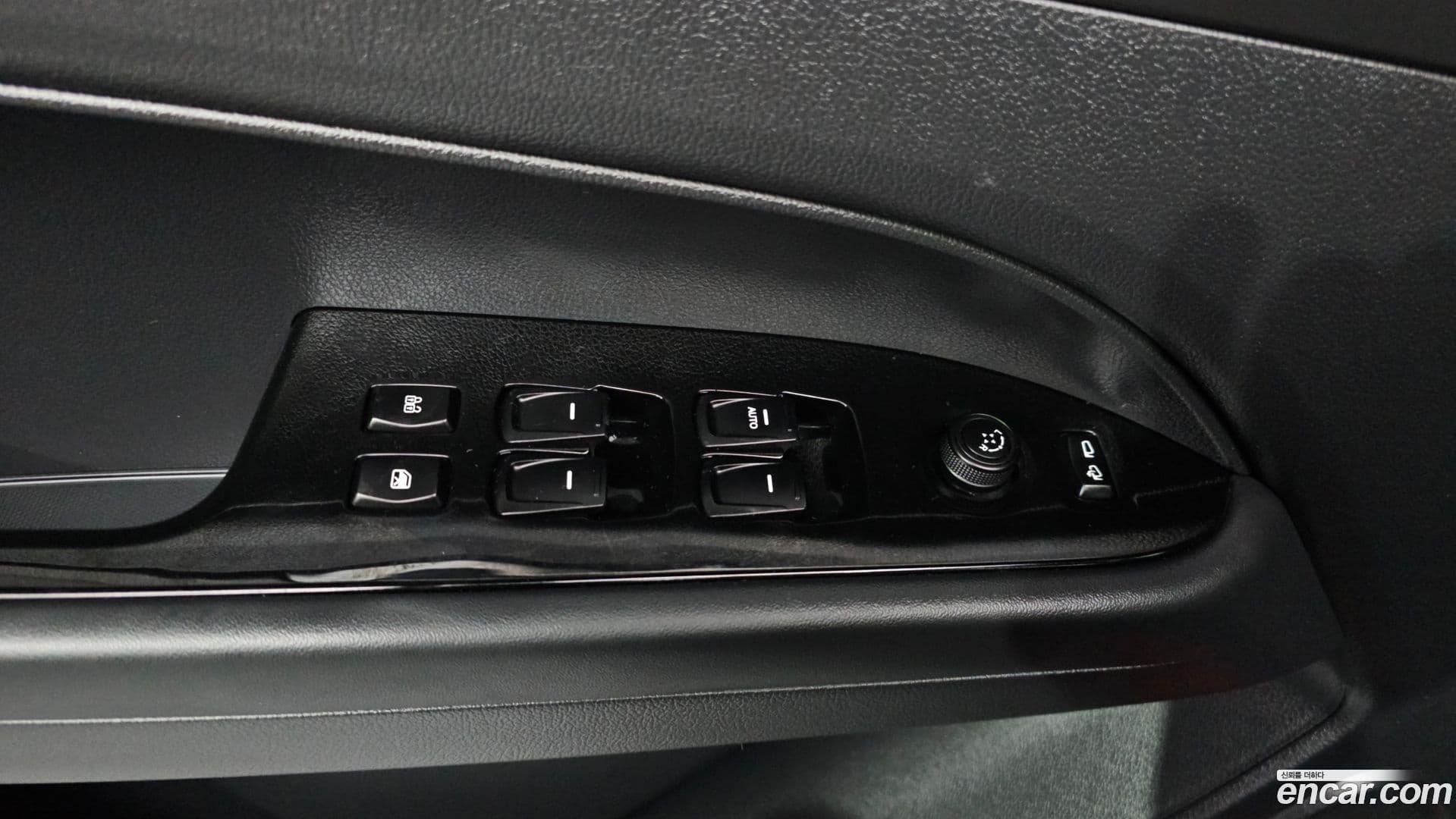 Main__Slider__Photo:Rexton KG Mobility 2024.5-29