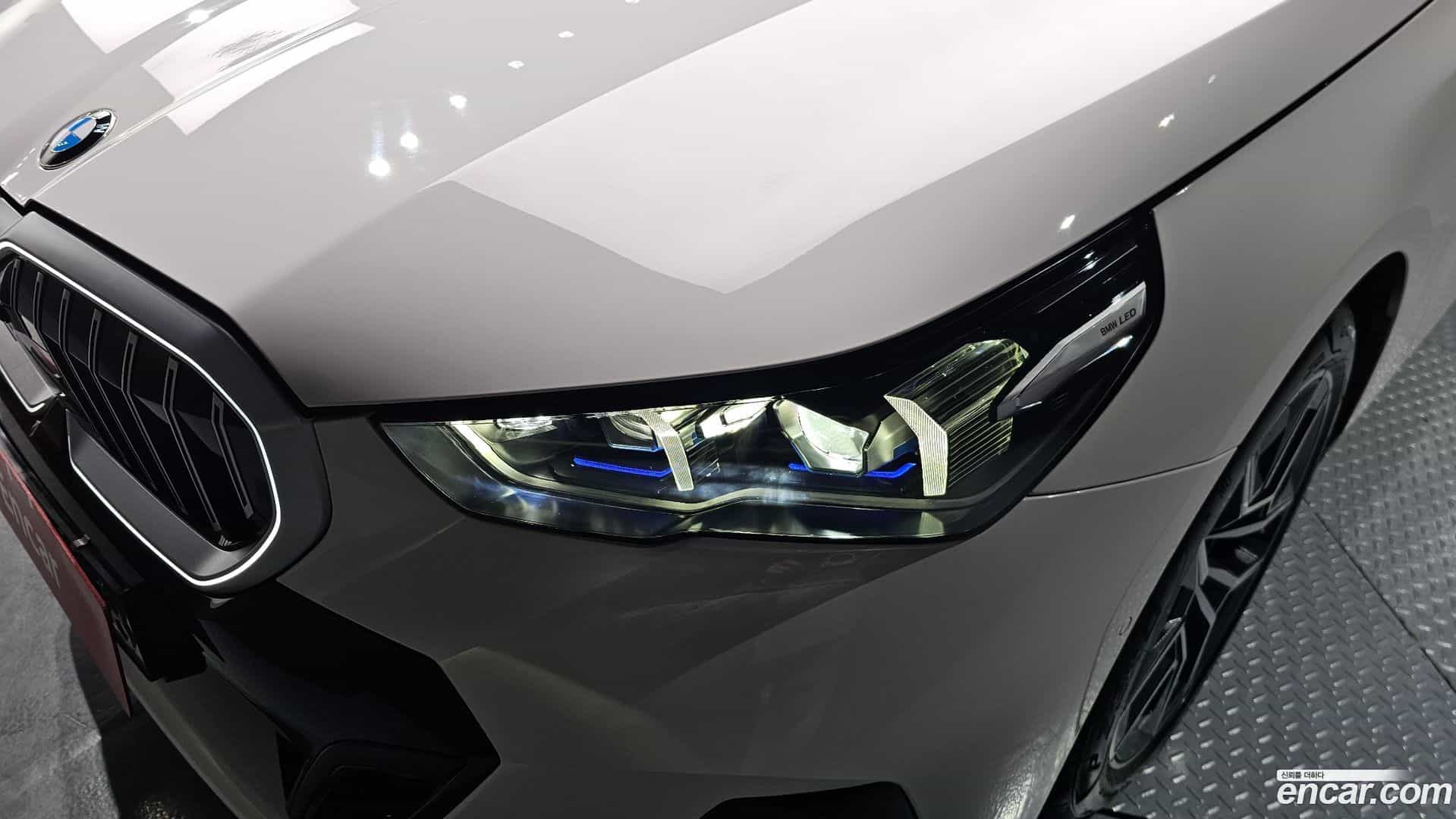 5-Series BMW 2025.8-OUTER-032