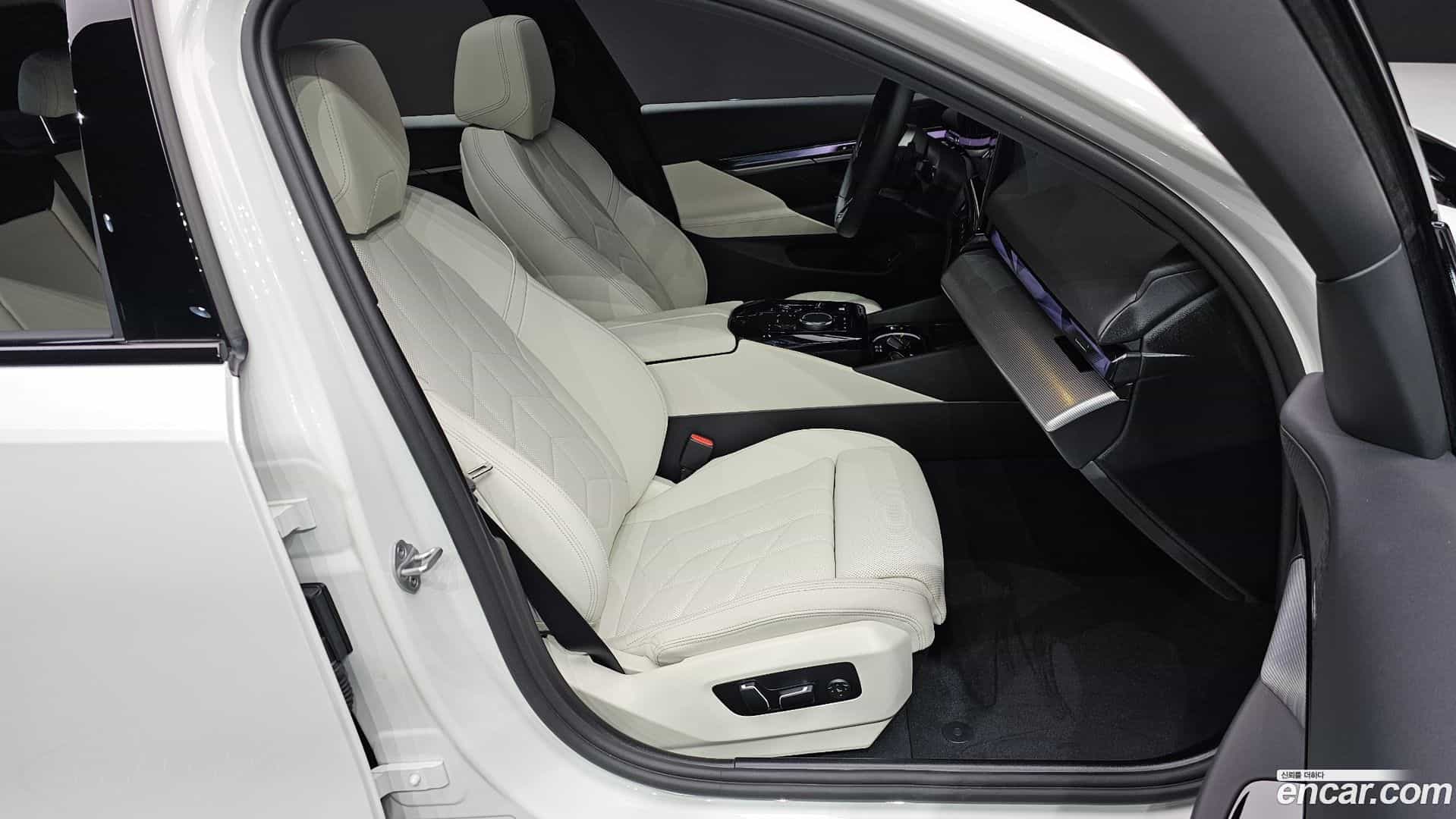 5-Series BMW 2025.8-INNER-036