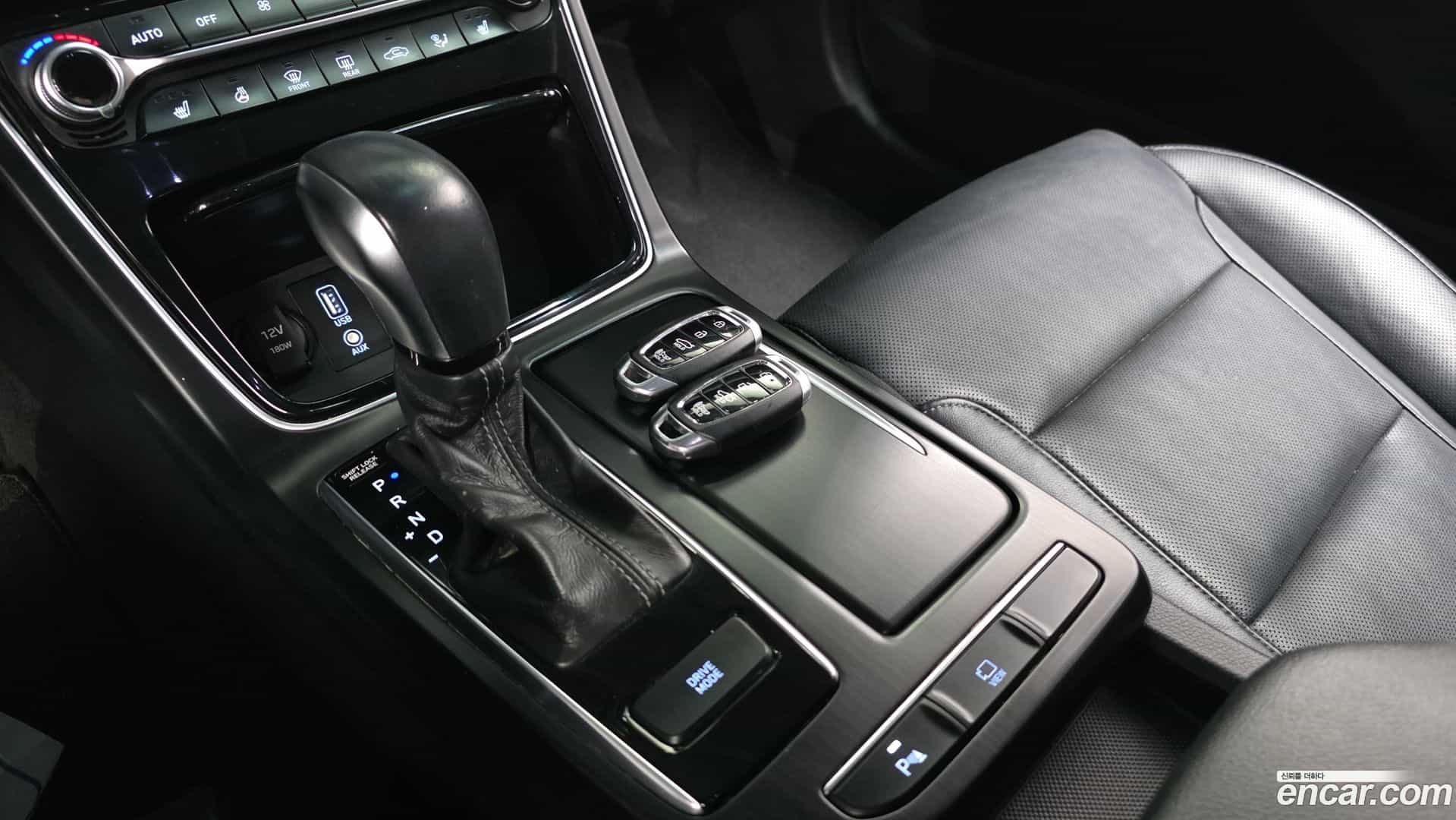 Grandeur Hyundai 2018.2-INNER-009