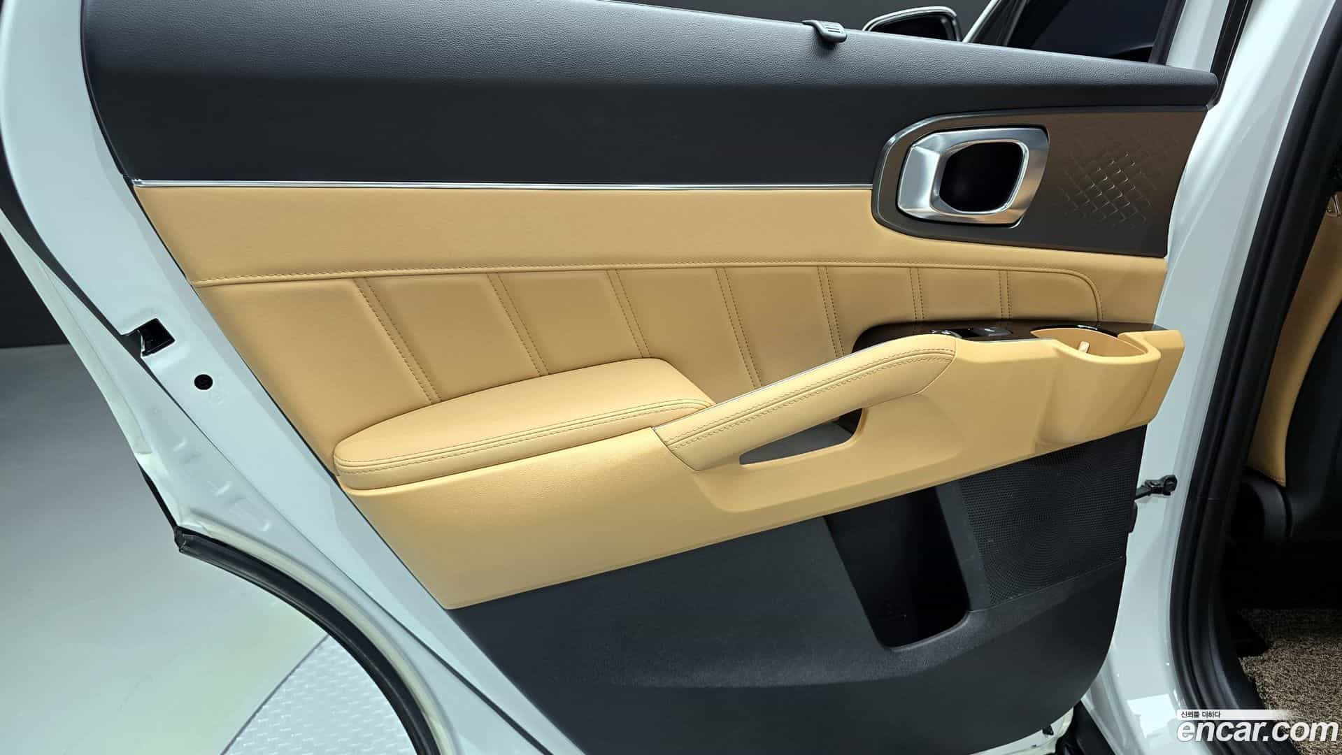 Sorento Kia 2022.2-INNER-035