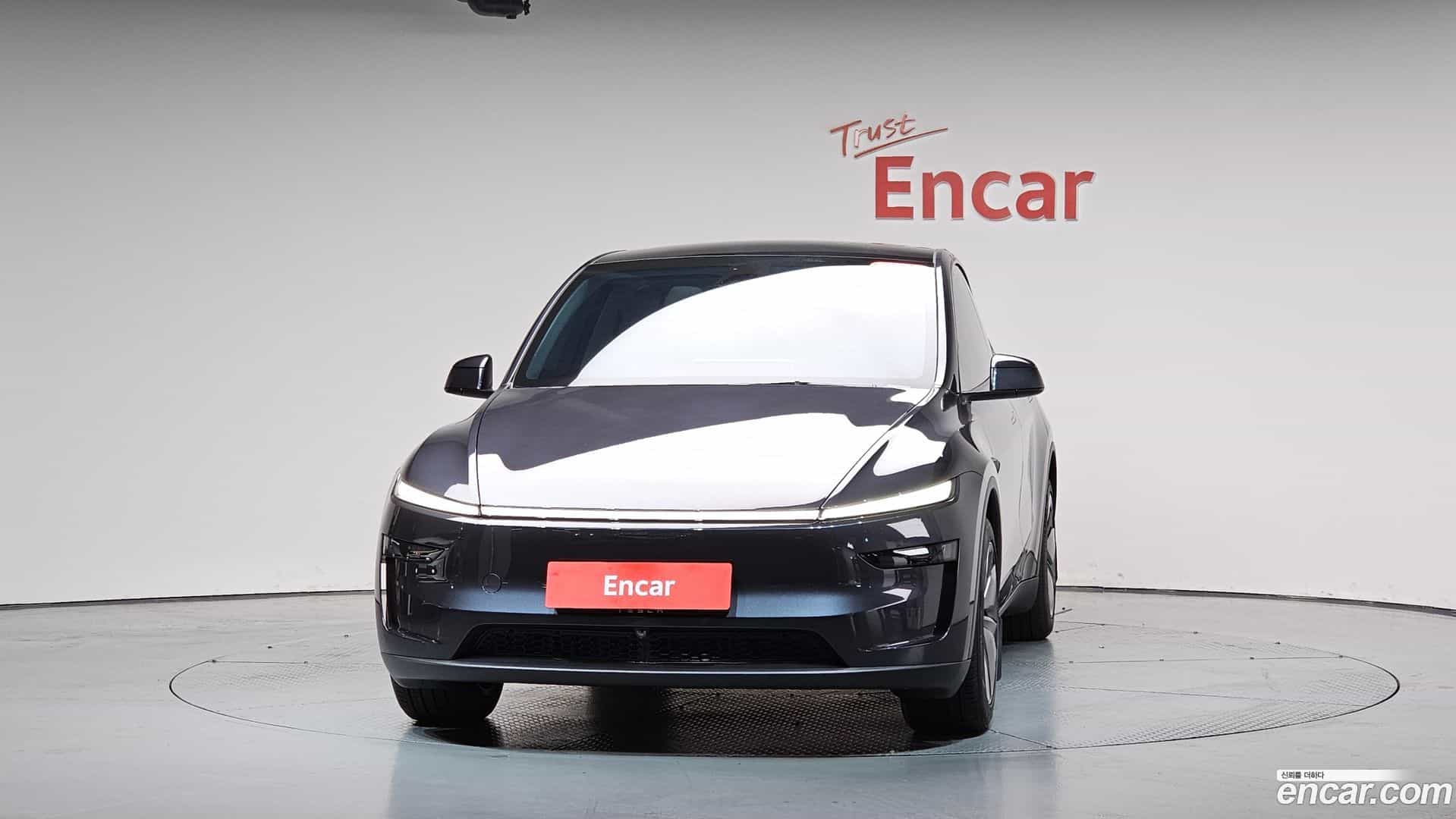 Model Y Tesla 2025.8-OUTER-003