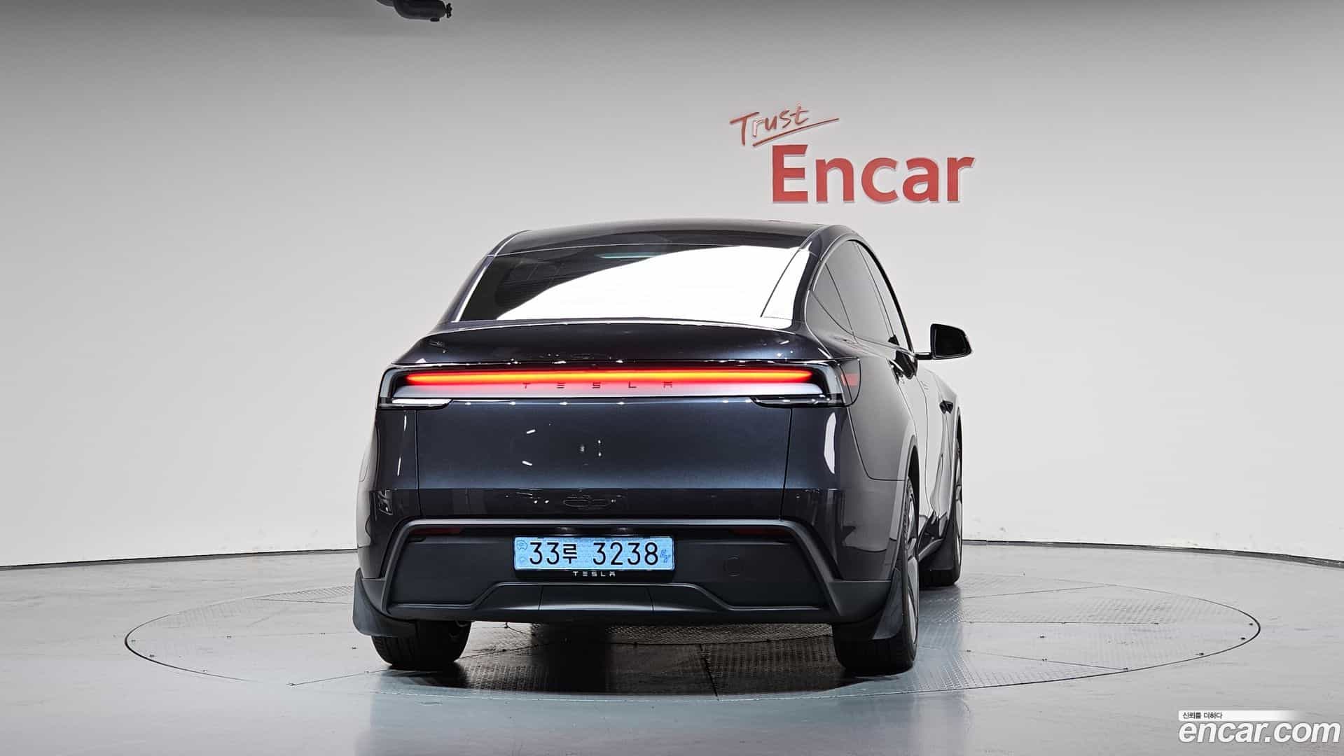 Model Y Tesla 2025.8-OUTER-004