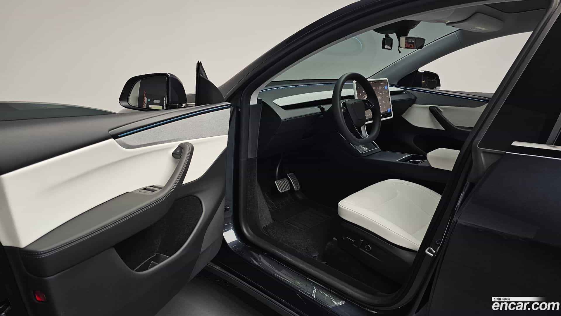 Model Y Tesla 2025.8-INNER-010