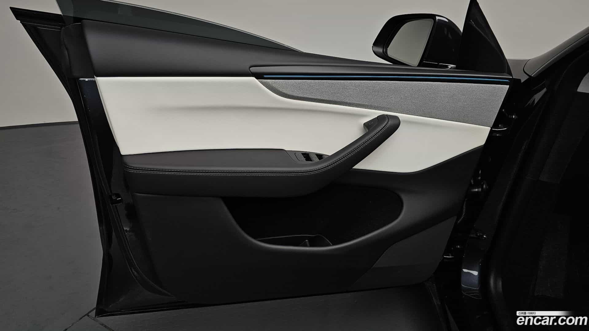 Model Y Tesla 2025.8-INNER-034