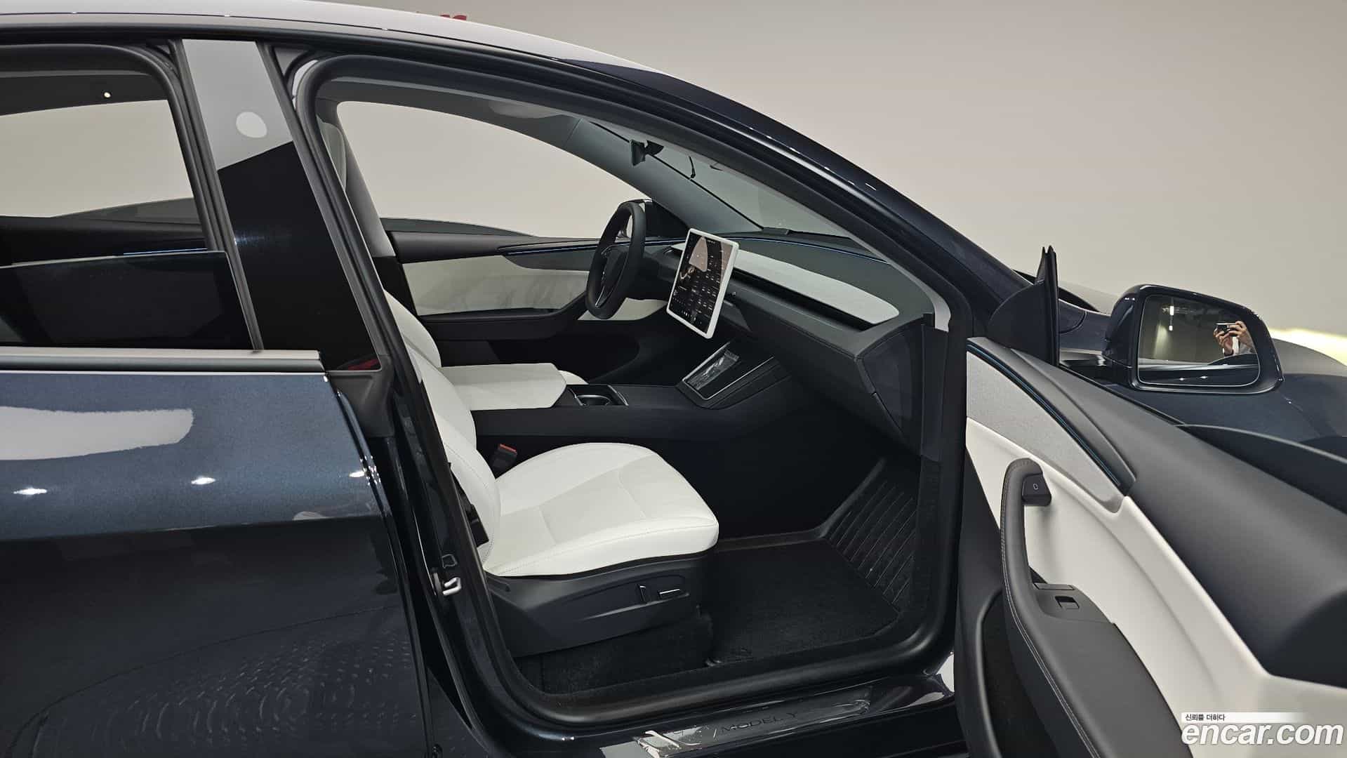 Model Y Tesla 2025.8-INNER-036