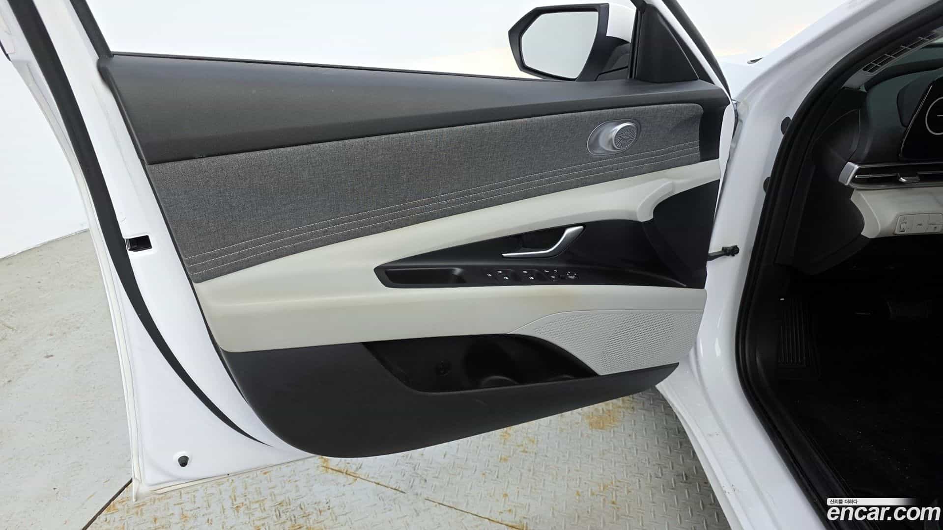 AVANTE Hyundai 2022.3-INNER-034
